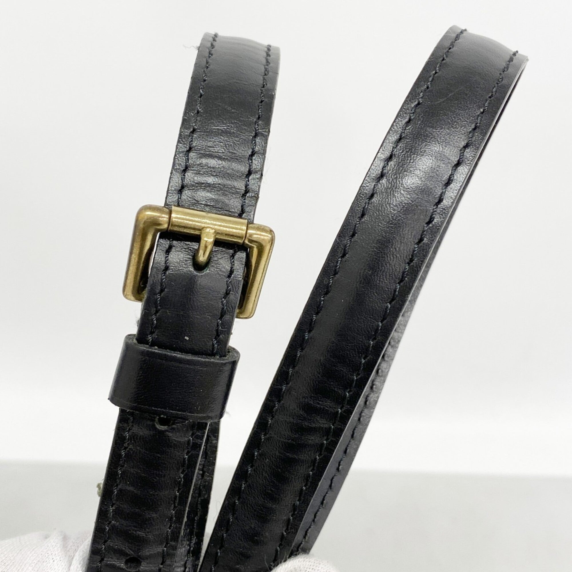 Louis Vuitton Noir Shoulder Bag (Pre-Owned)