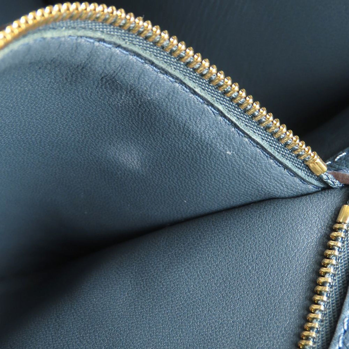 Louis Vuitton Blue Handbag (Pre-Owned)