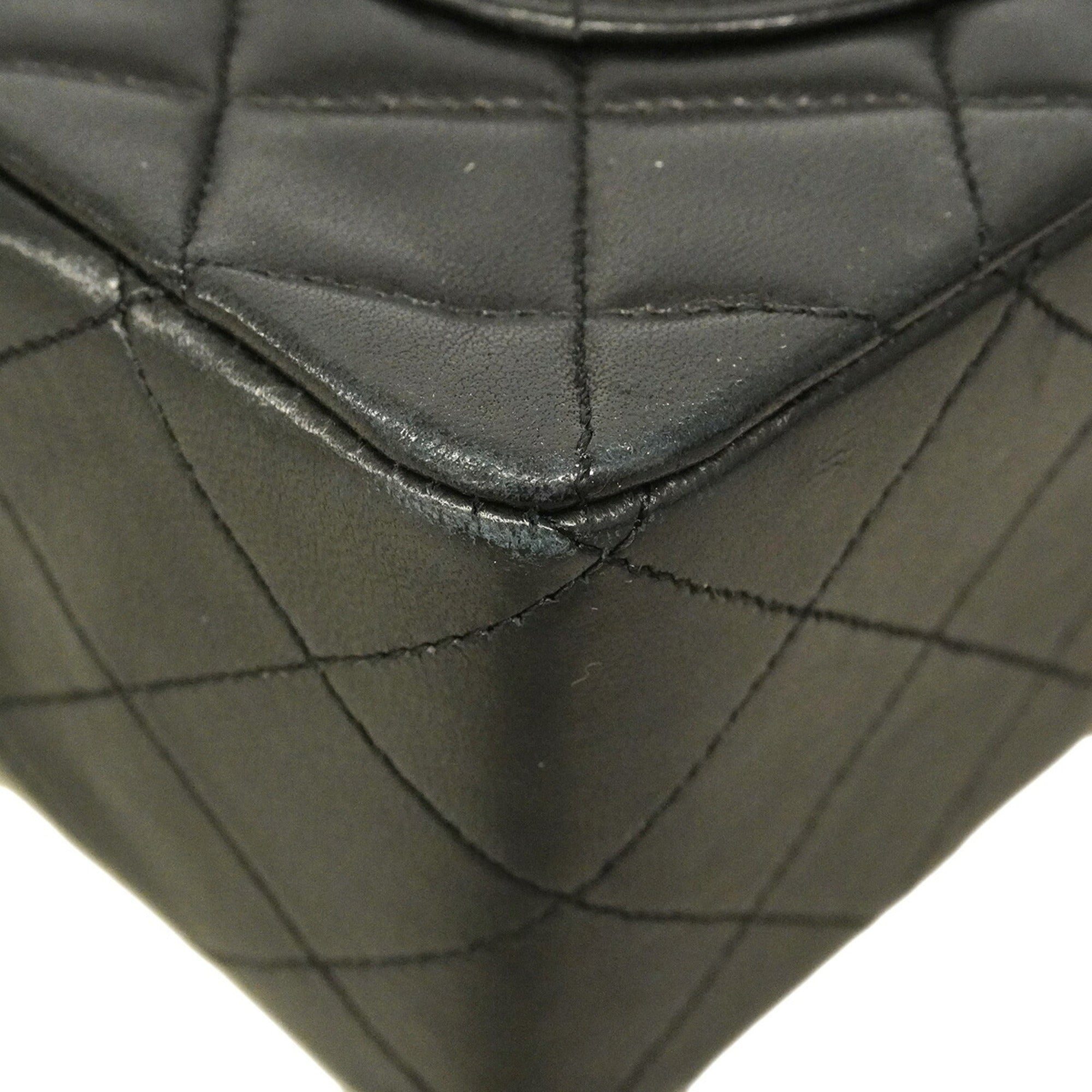 Chanel Black Leather Shoulder Bag (Pre-Owned)