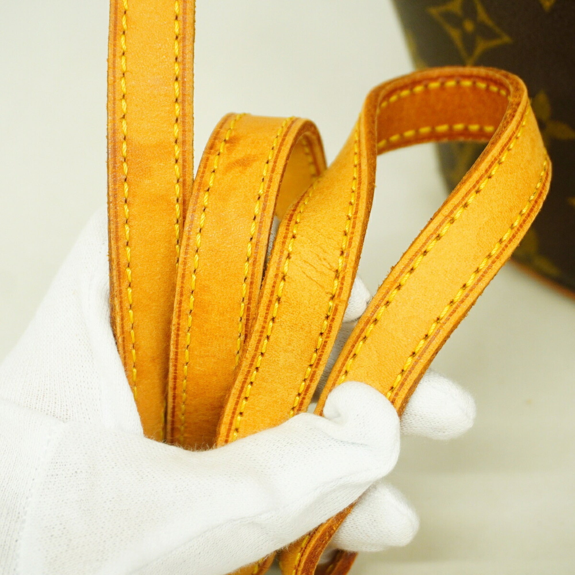 Louis Vuitton Brown Shoulder Bag (Pre-Owned)