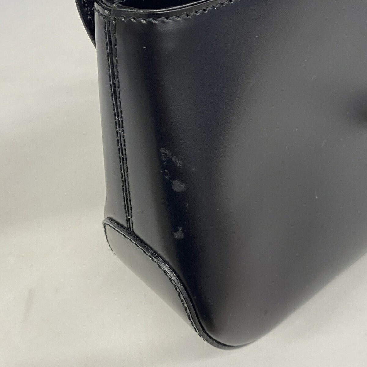 Salvatore Ferragamo Black Leather Shoulder Bag (Pre-Owned)