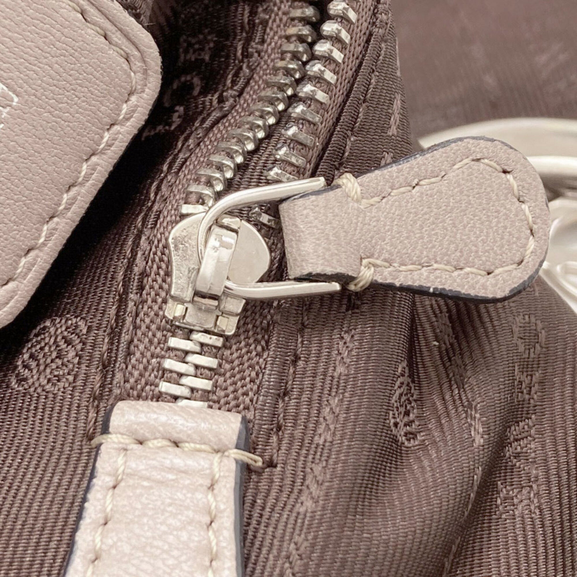 Loewe Grayish Leather Shoulder Bag (Pre-Owned)