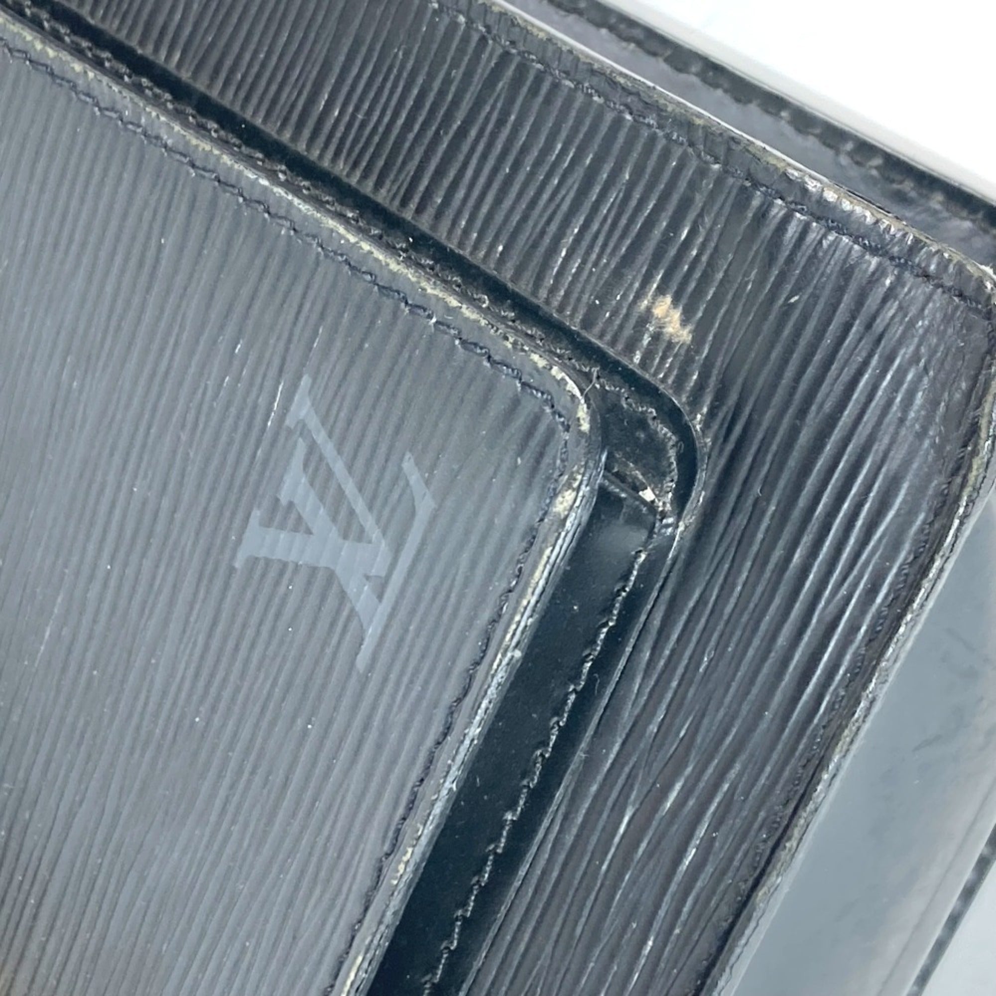 Louis Vuitton Black Noir Epi Leather Handbag (Pre-Owned)