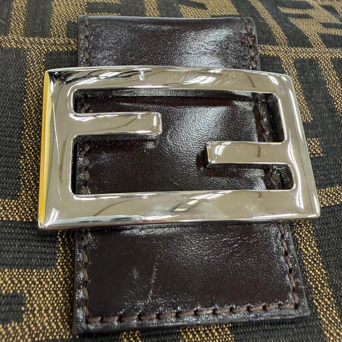 Fendi Brown Leather Shoulder Bag (Pre-Owned)