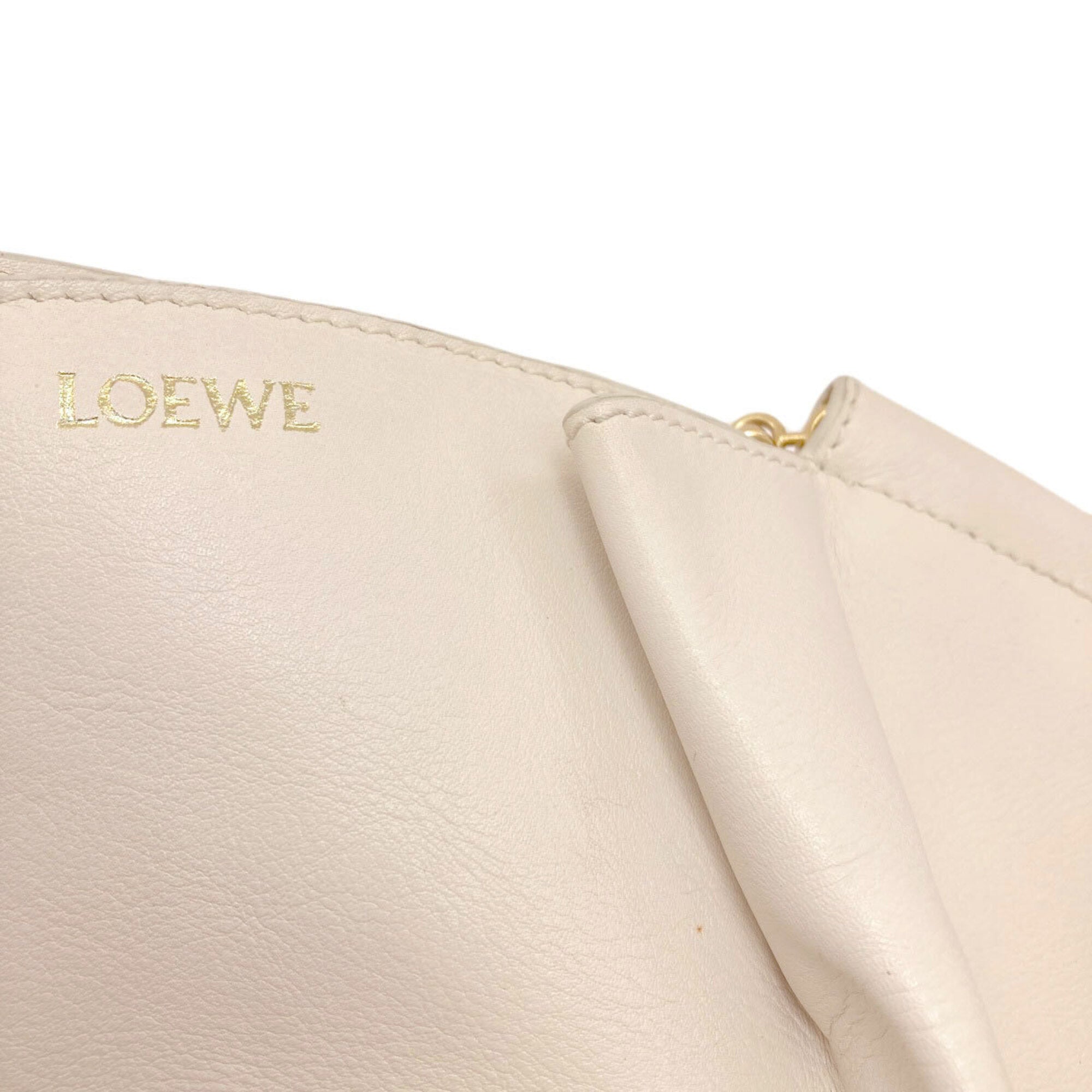 Loewe White Leather Handbag (Pre-Owned)