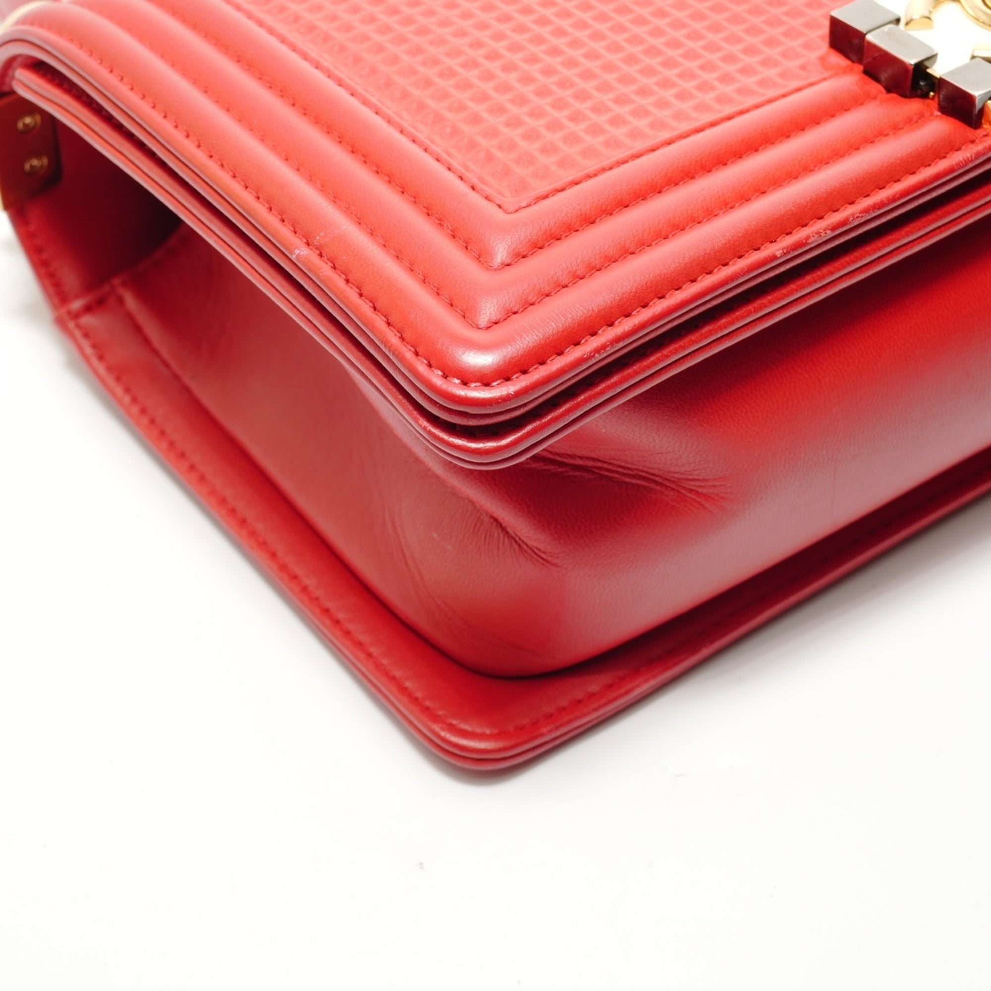 Chanel Boy Chanel Red Color Shoulder Bag (Pre-Owned)