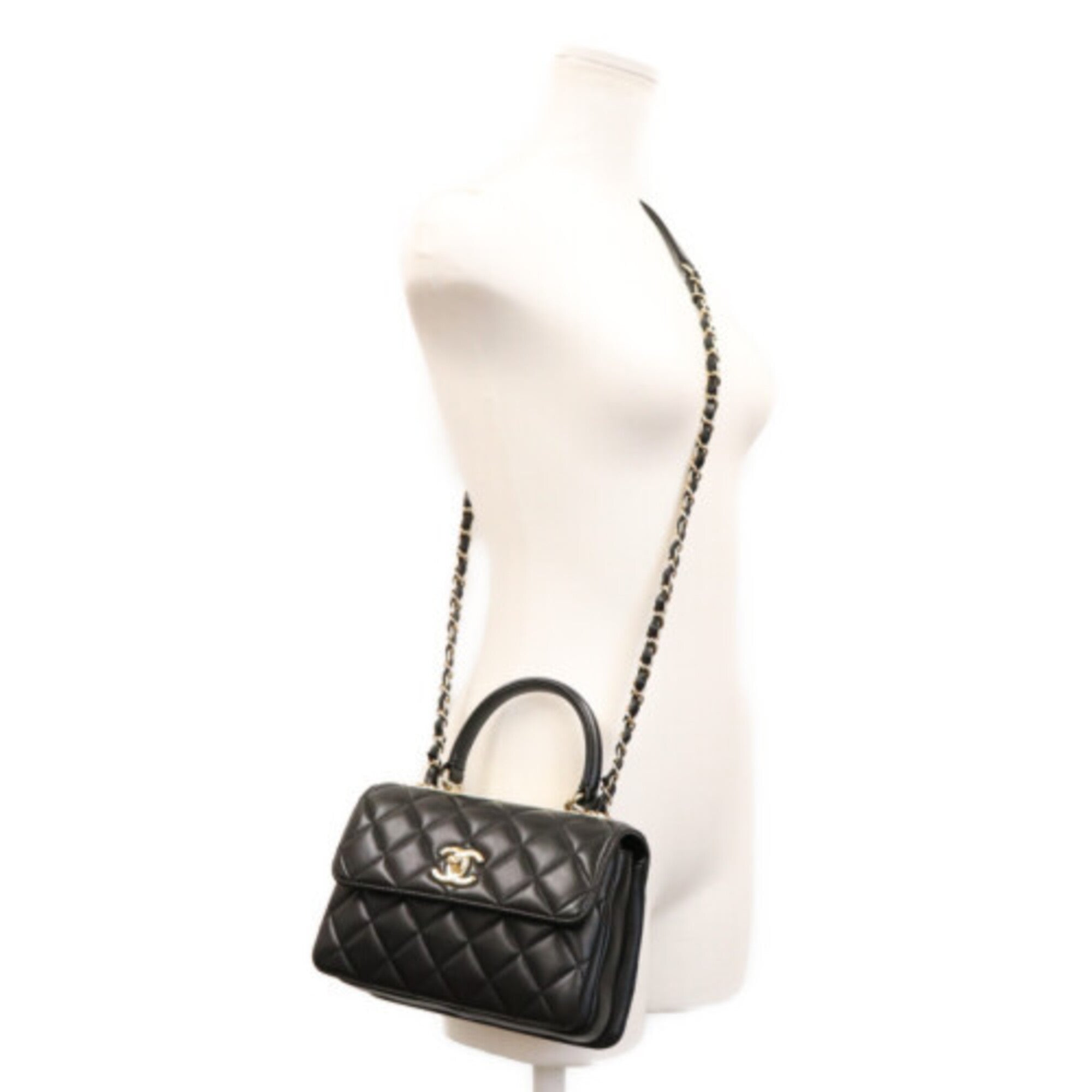Chanel Black Leather Shoulder Bag (Pre-Owned)