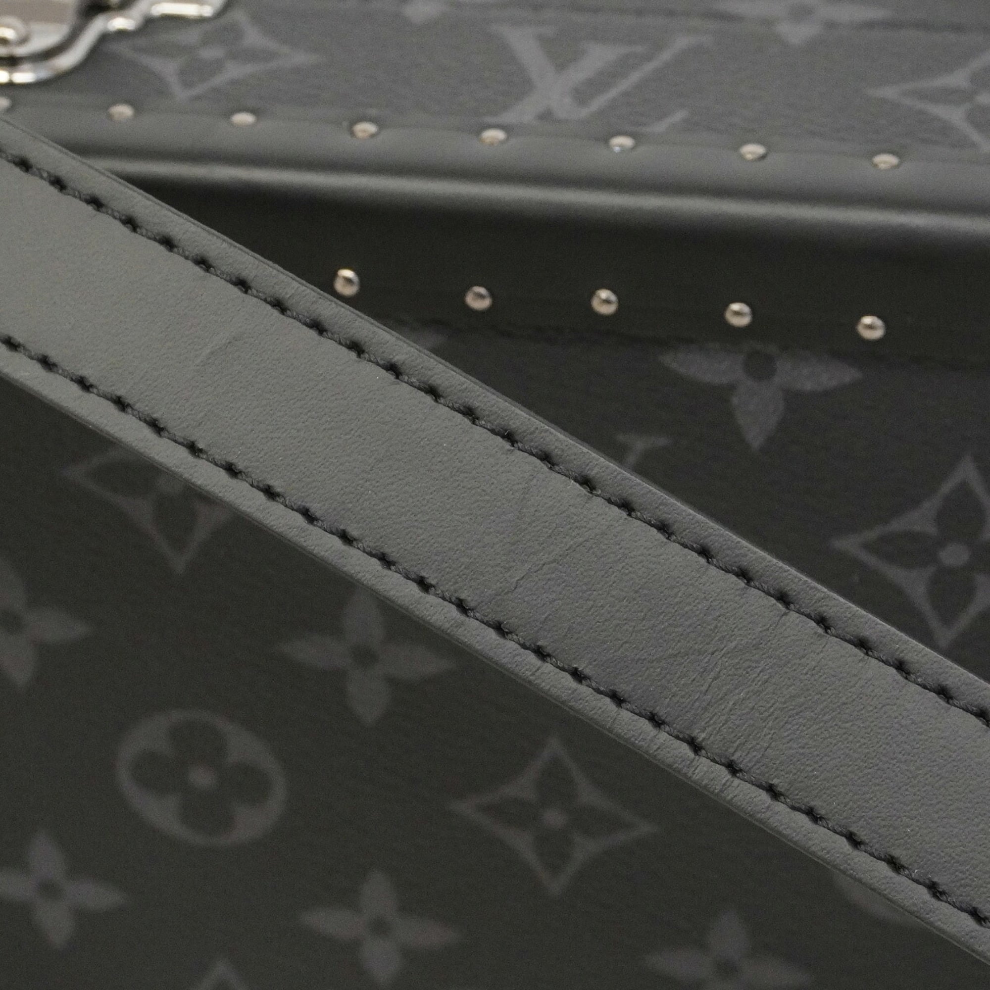 Louis Vuitton Black Shoulder Bag (Pre-Owned)