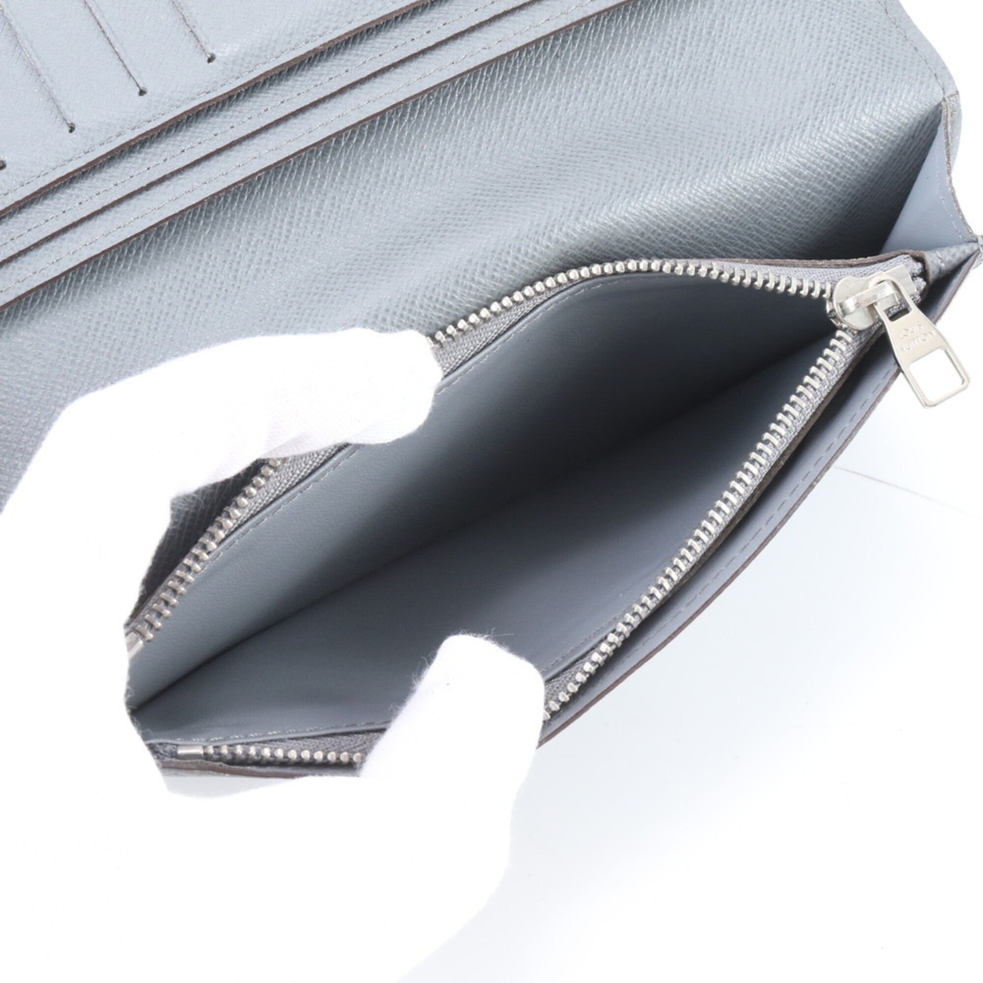 Louis Vuitton Taiga Glacier Leather Long Wallet (Bi-Fold) (Pre-Owned)