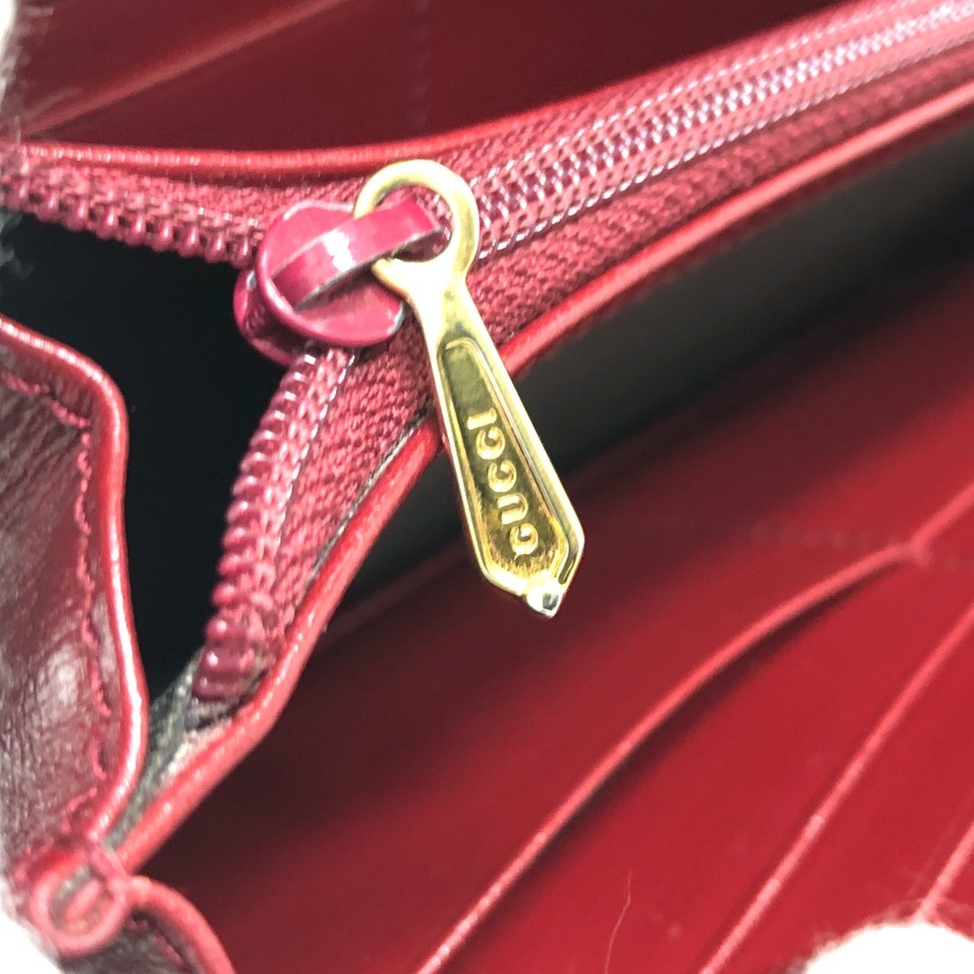 Gucci Red Color Leather Long Wallet (Bi-Fold) (Pre-Owned)