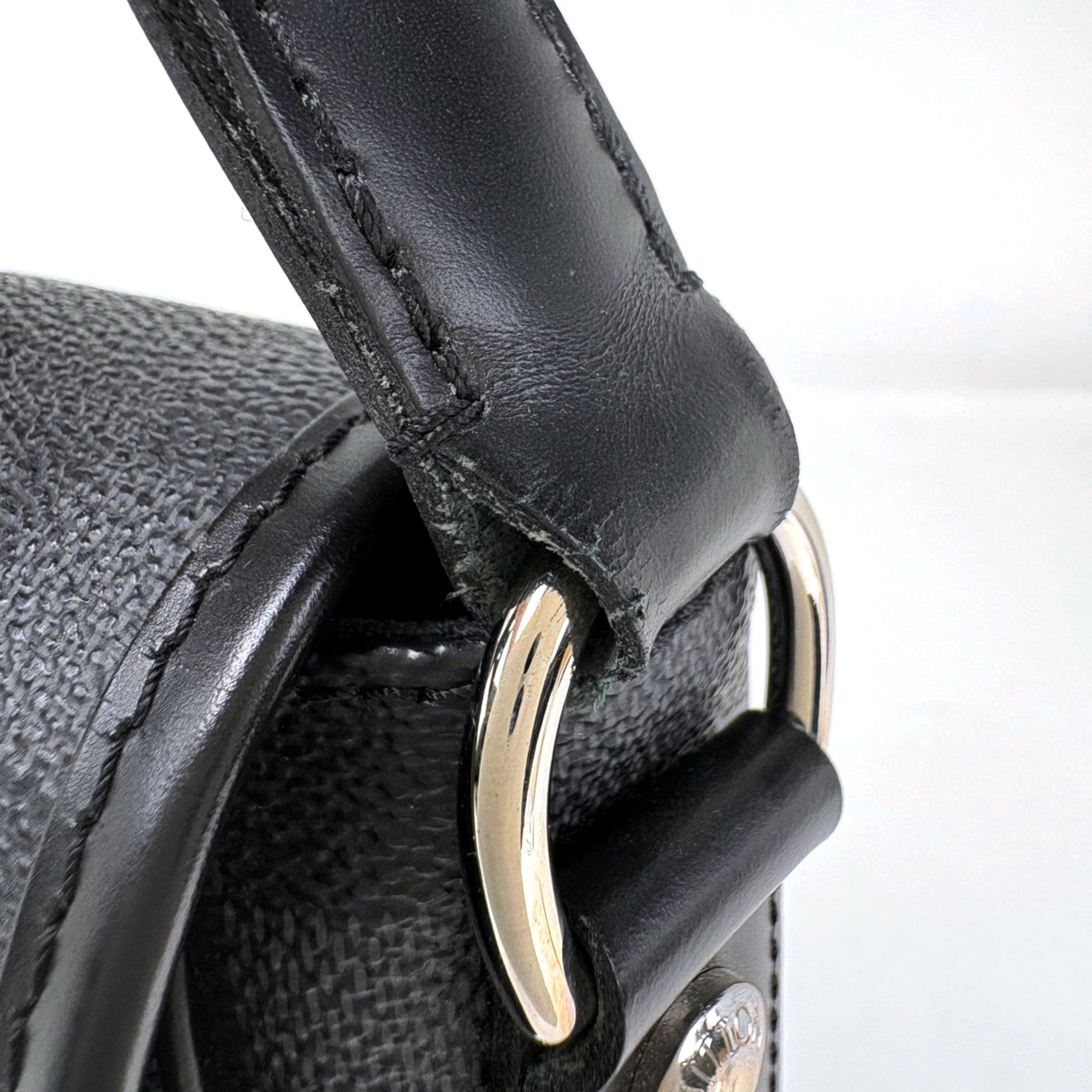 Louis Vuitton Black Damier Graphite Messenger Bag Shoulder Bag (Pre-Owned)