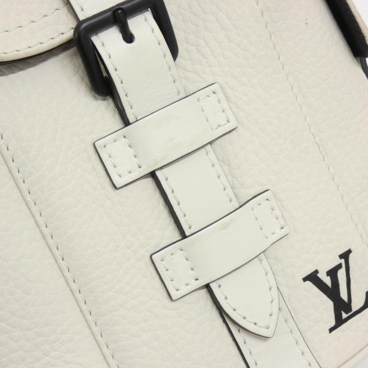 Louis Vuitton Blanc Shoulder Bag (Pre-Owned)