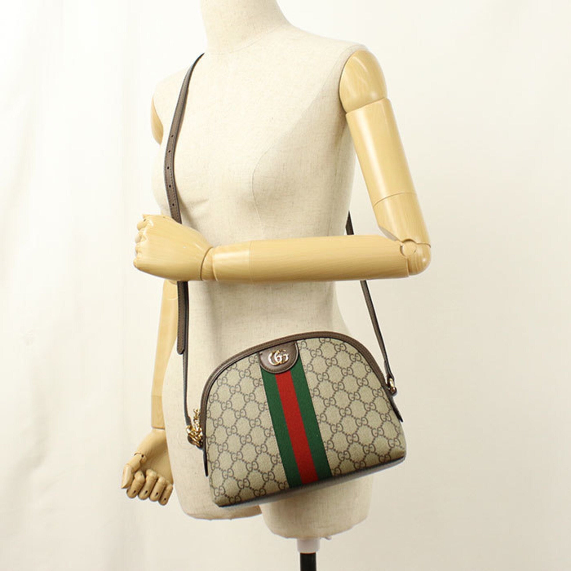 Gucci Beige Gg Supreme Shoulder Bag (Pre-Owned)