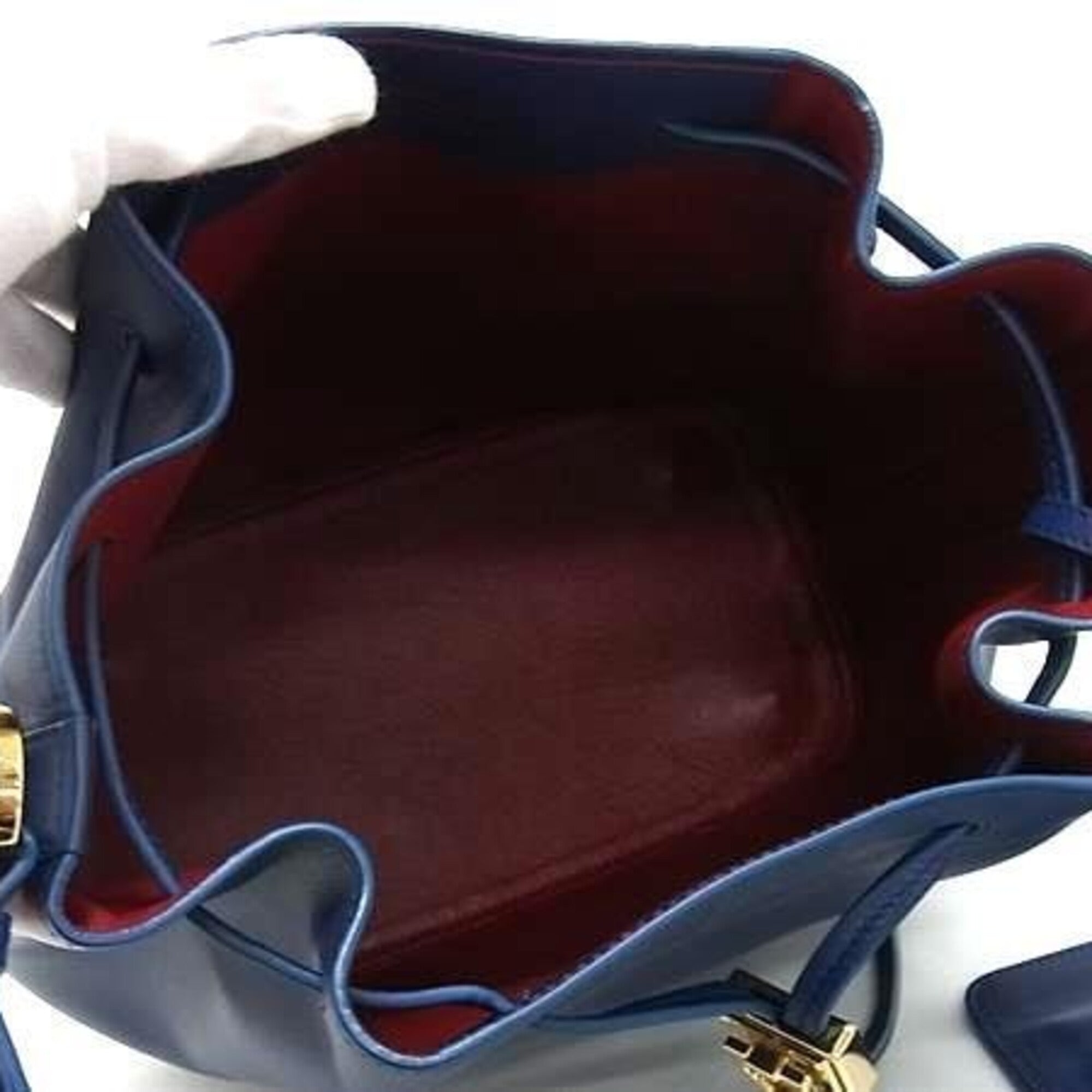 Salvatore Ferragamo Blue Leather Shoulder Bag (Pre-Owned)