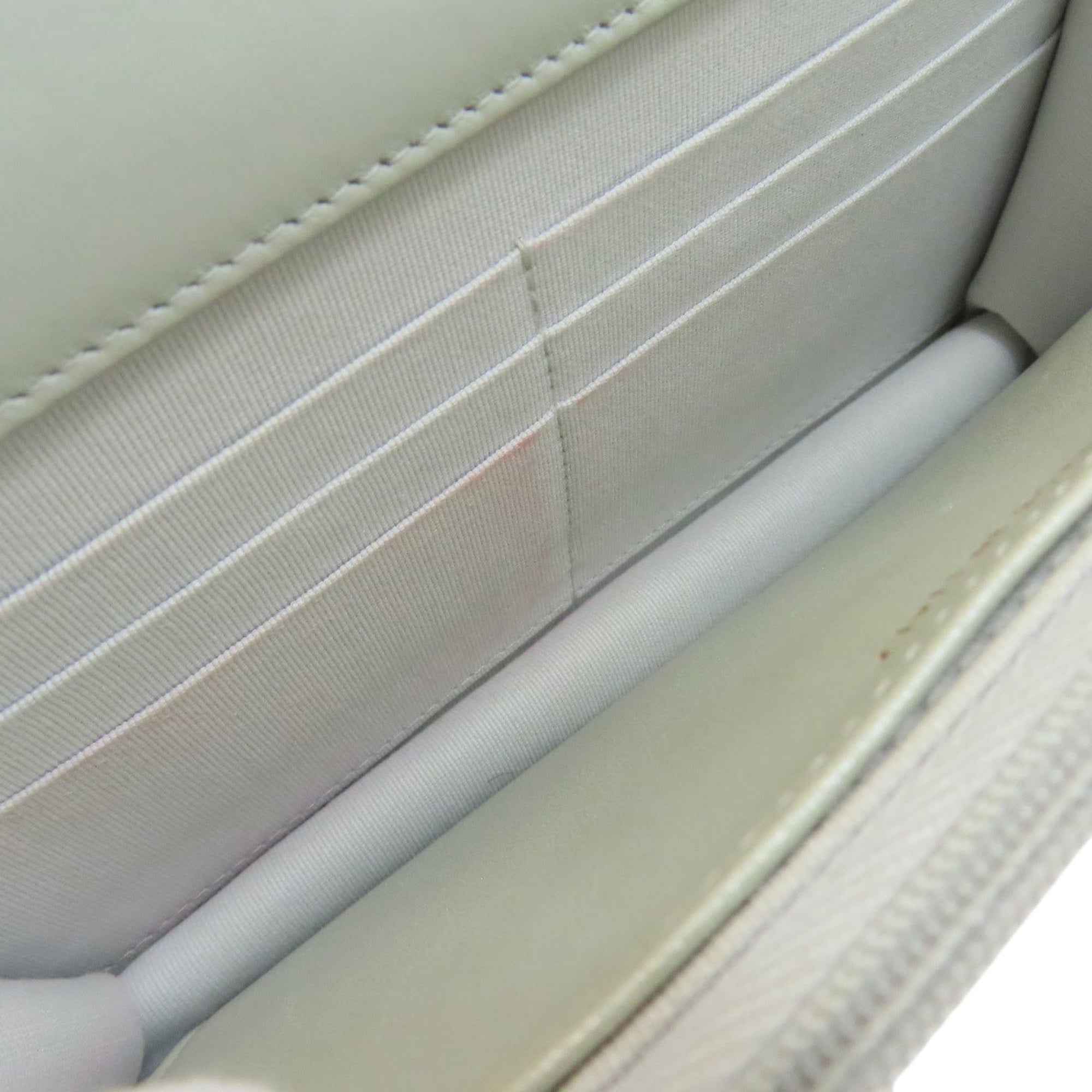 Chanel Light Gray Leather Shoulder Bag (Pre-Owned)