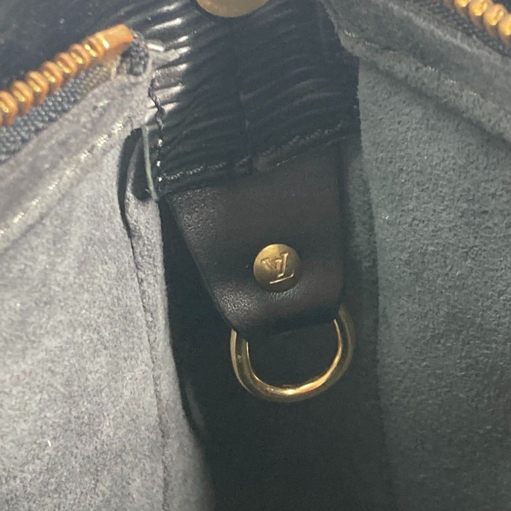 Louis Vuitton Epi Black Noir Epi Leather Shoulder Bag (Pre-Owned)