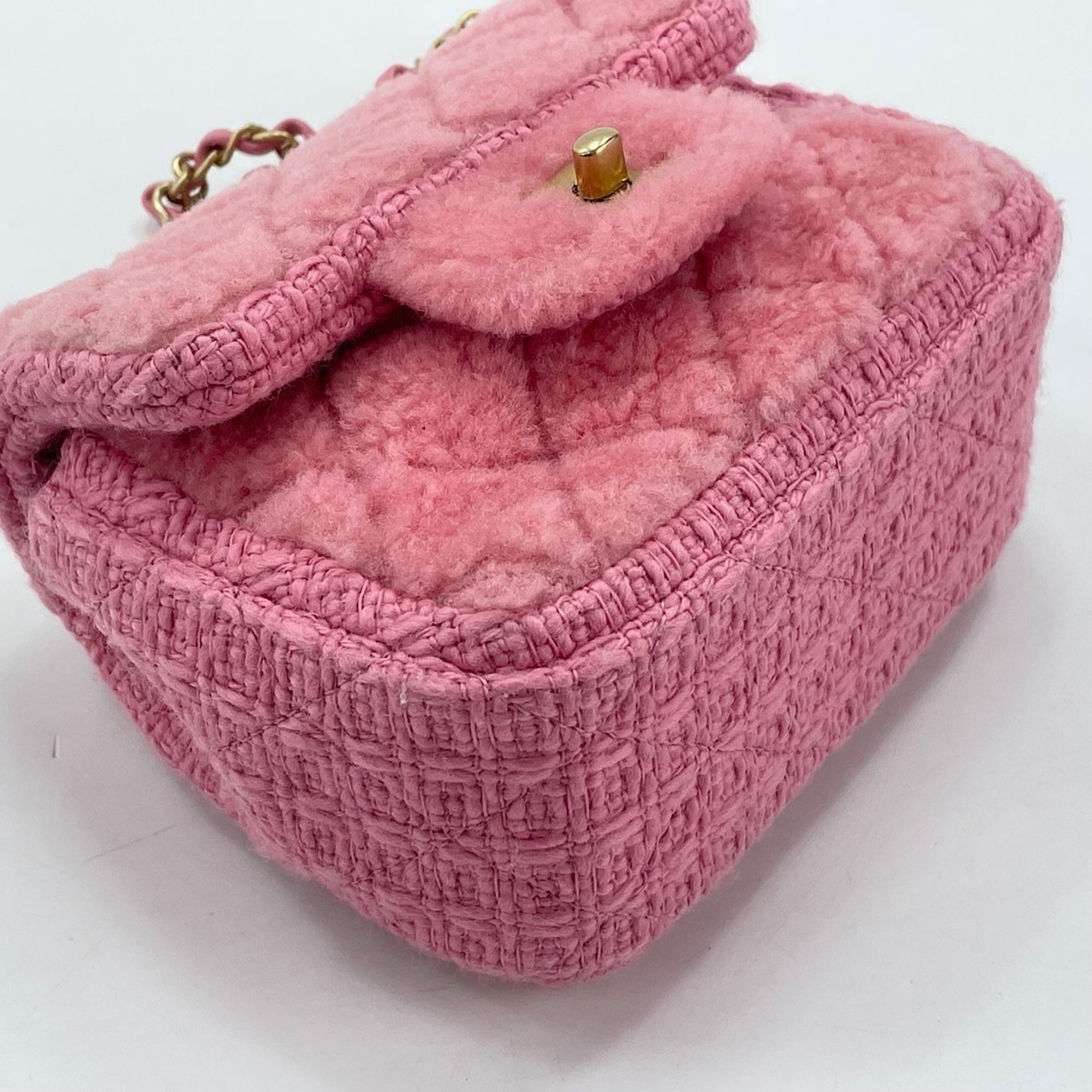 Chanel Pink Shoulder Bag (Pre-Owned)
