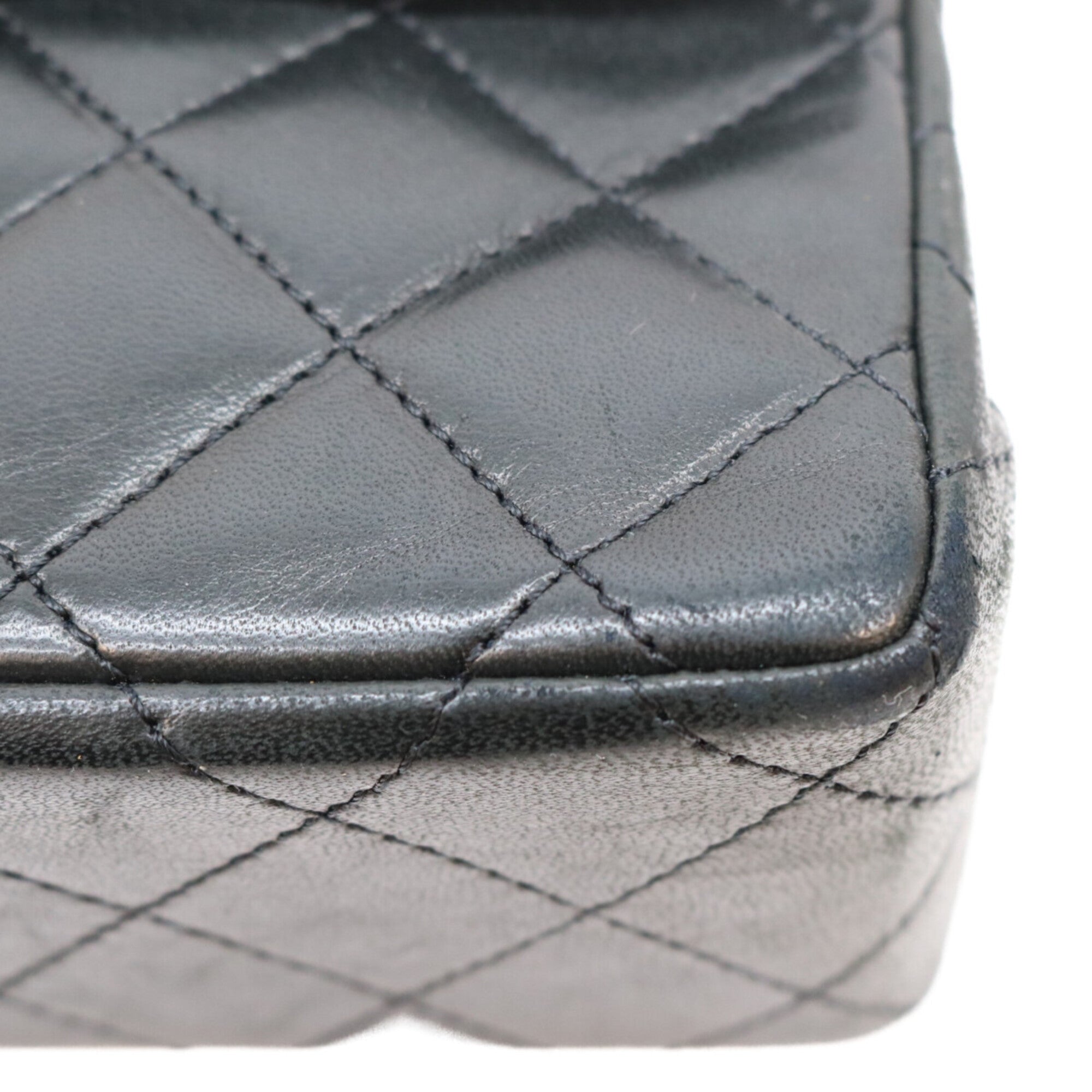 Chanel Black Leather Shoulder Bag (Pre-Owned)