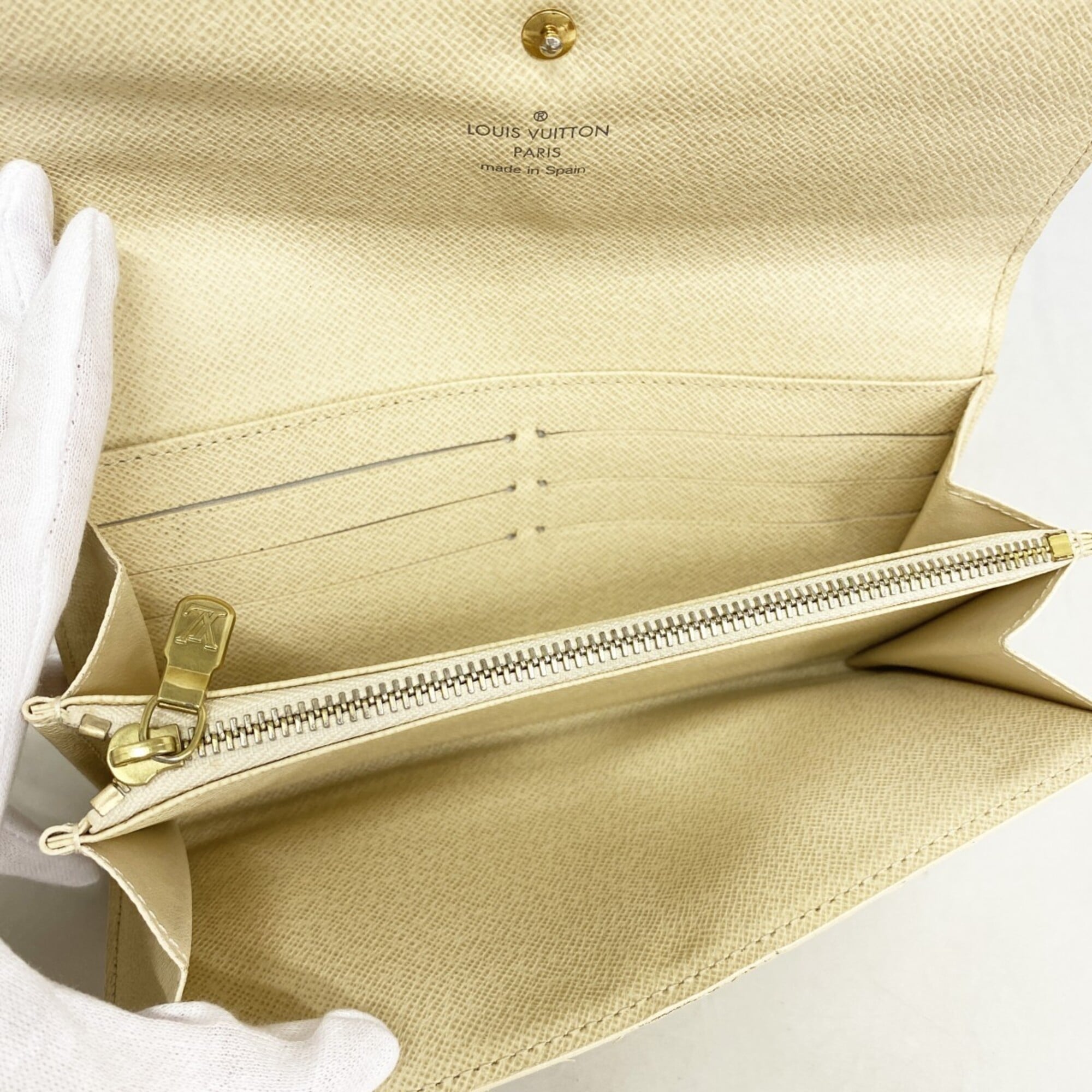 Louis Vuitton White Long Wallet (Bi-Fold) (Pre-Owned)