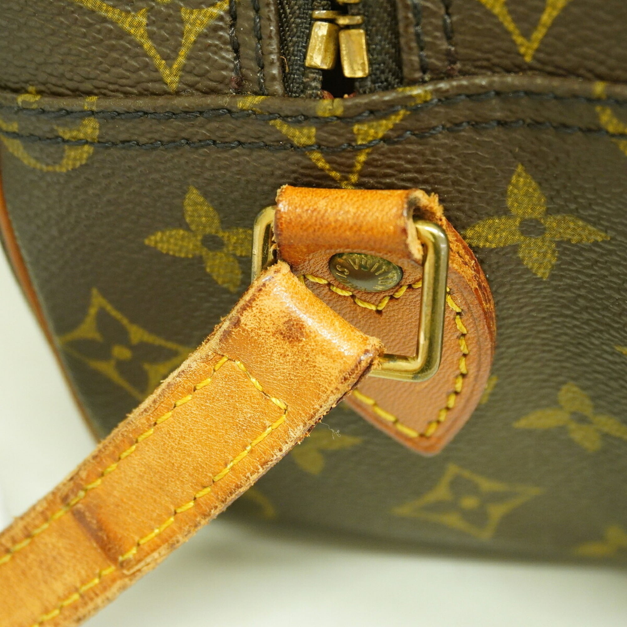 Louis Vuitton Brown Shoulder Bag (Pre-Owned)
