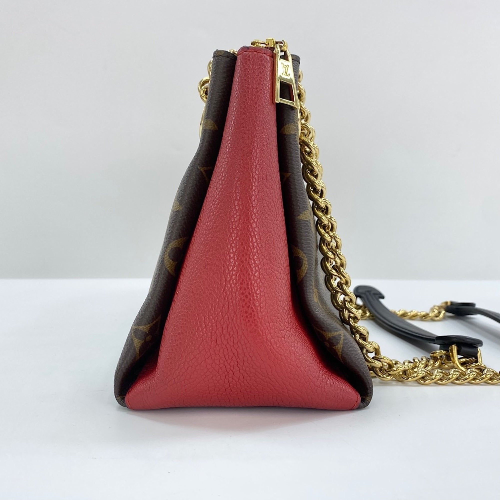 Louis Vuitton Brown Shoulder Bag (Pre-Owned)