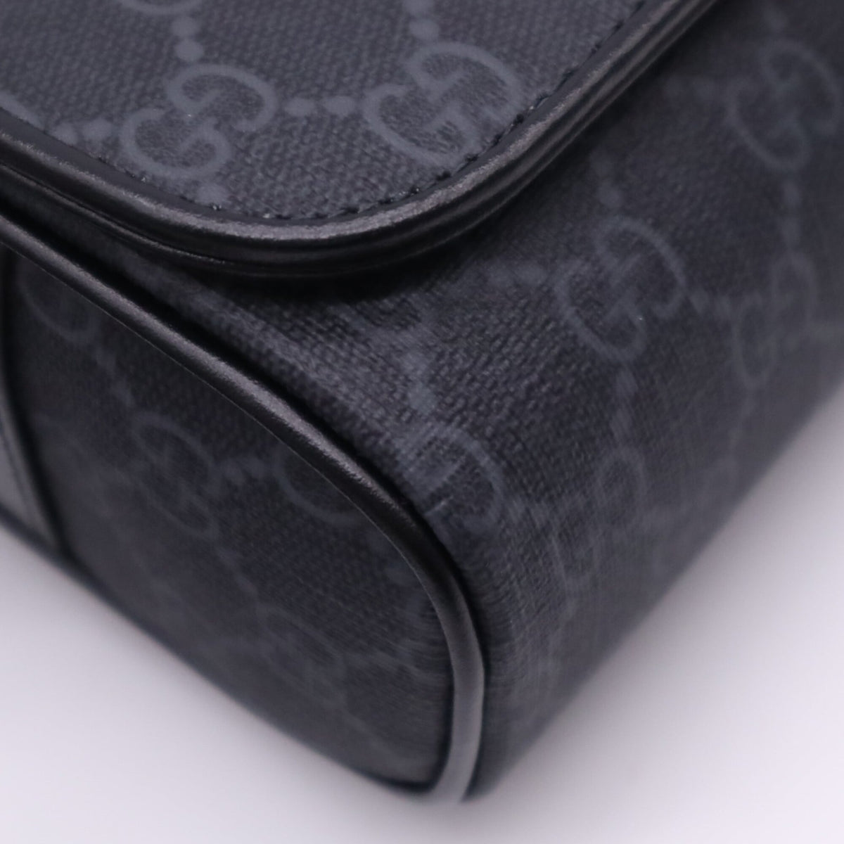 Gucci Black Gray Coated Canvas Leather Crossbody Bag Shoulder Bag (Pre-Owned)