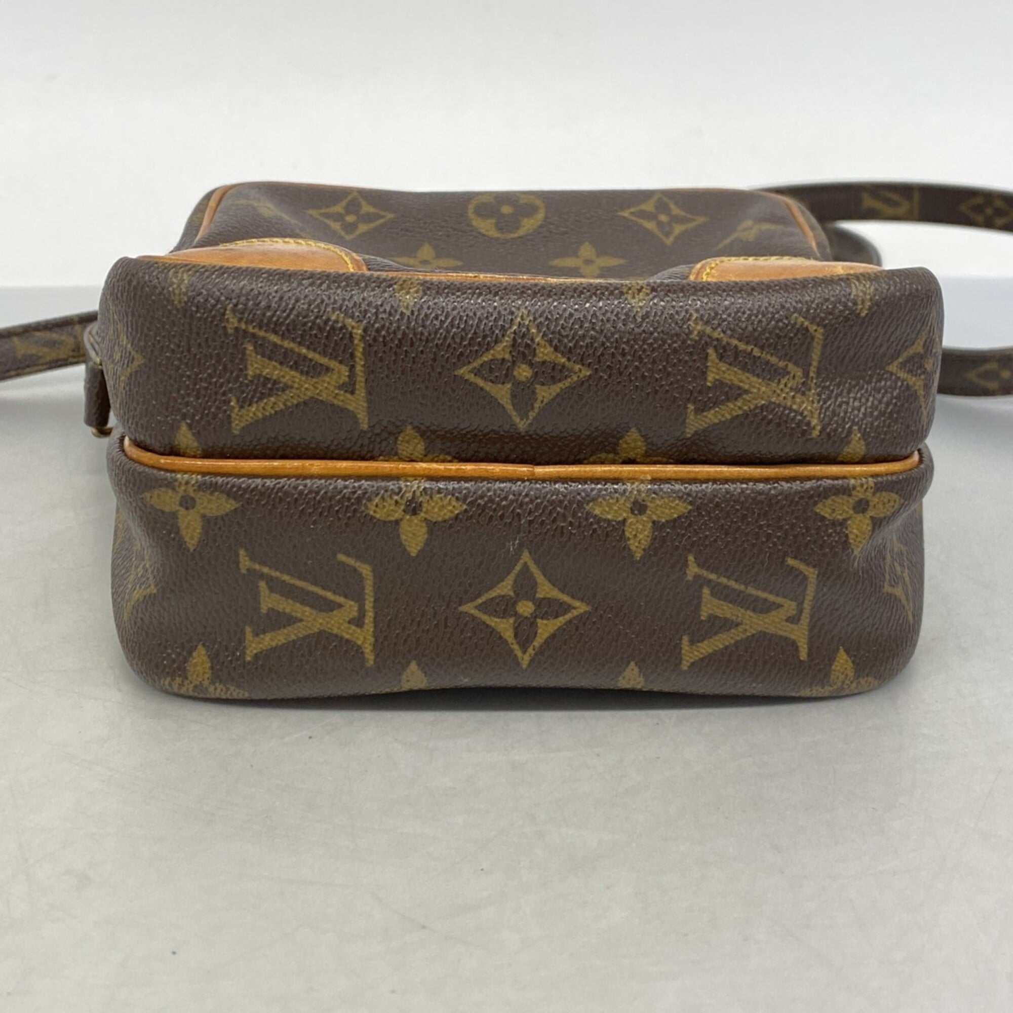 Louis Vuitton Brown Shoulder Bag (Pre-Owned)