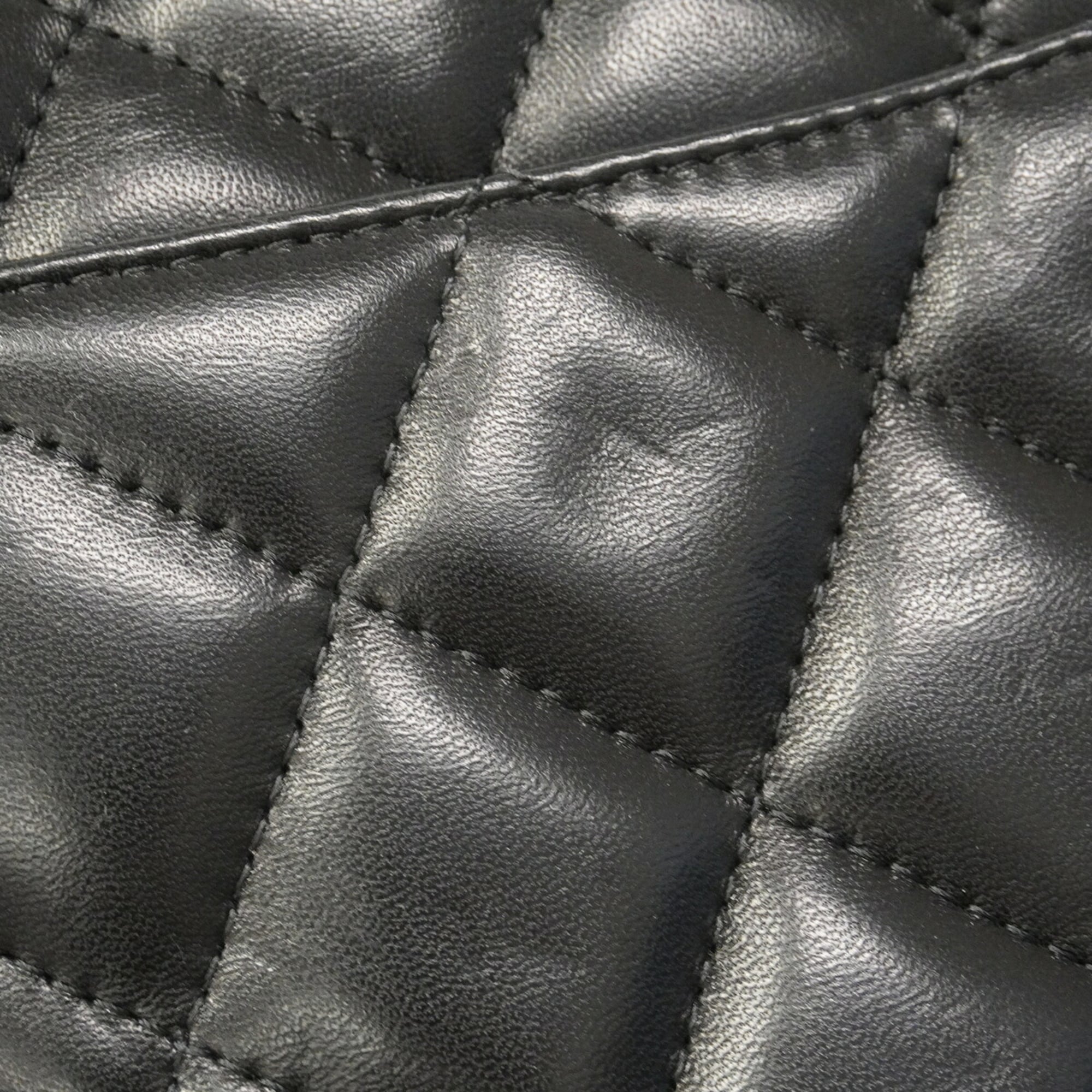 Chanel Black Leather Shoulder Bag (Pre-Owned)