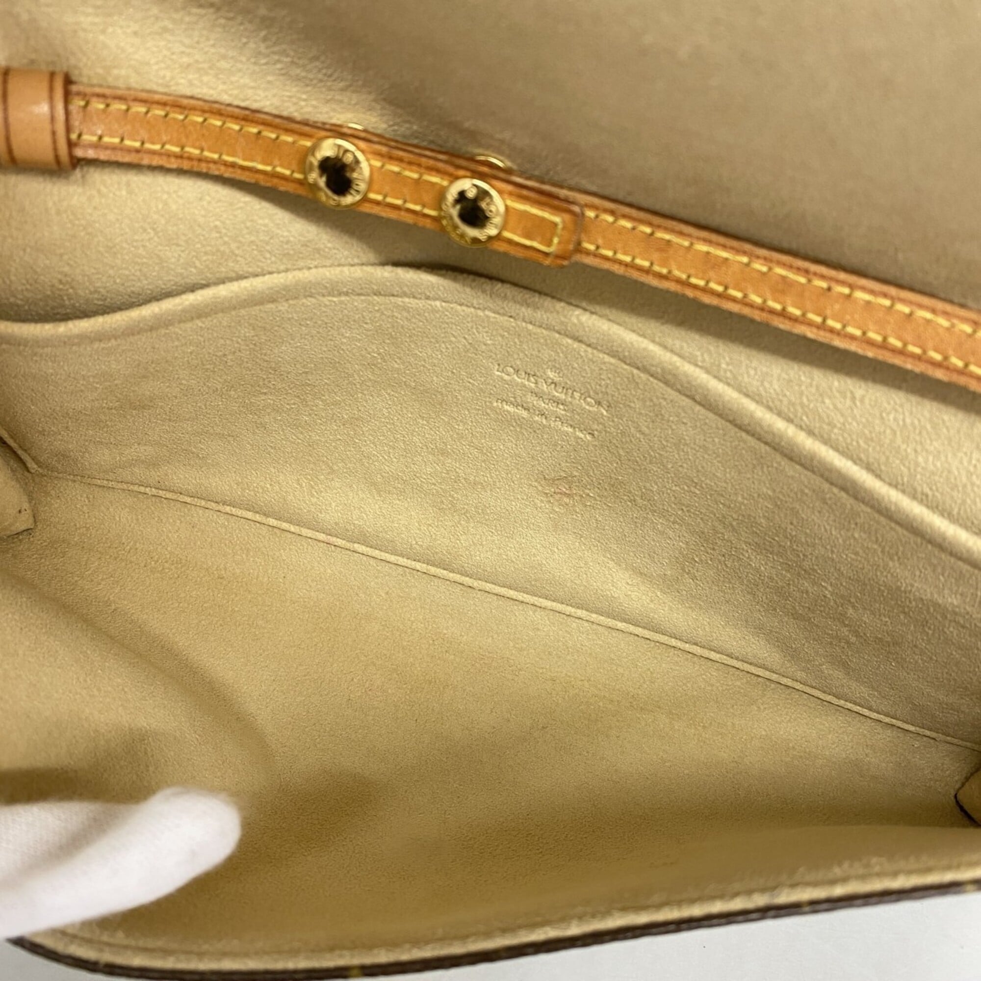 Louis Vuitton Brown Shoulder Bag (Pre-Owned)