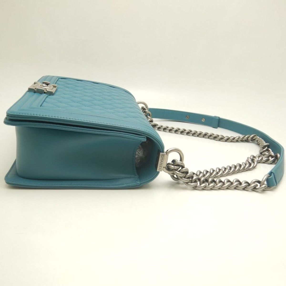 Chanel Matelasse Blue Leather Shoulder Bag (Pre-Owned)