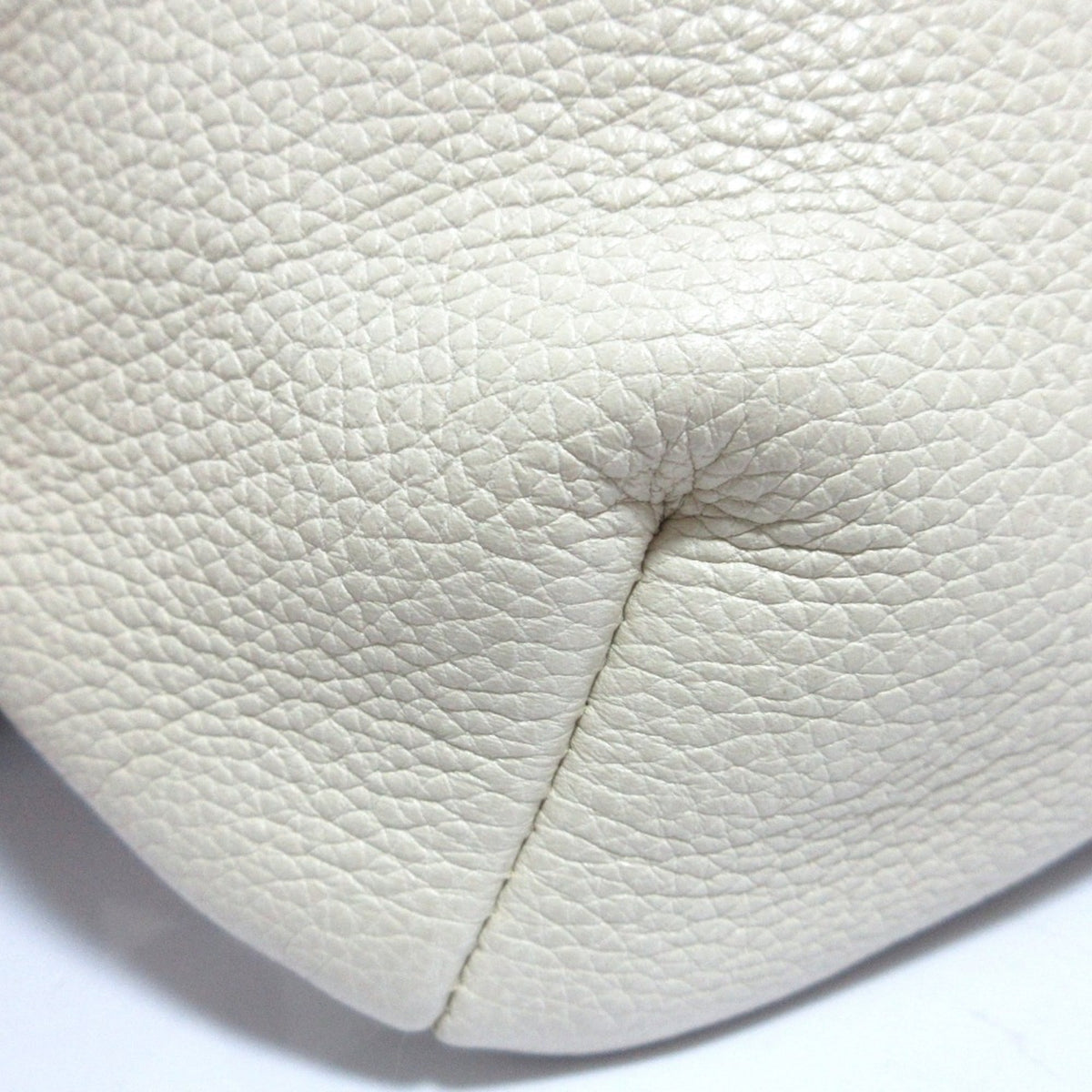 Gucci Off-White Leather Sling Bag (Pre-Owned)