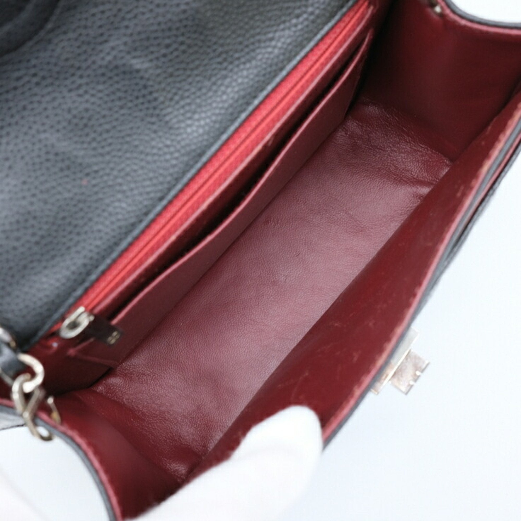 Chanel Black Caviar Leather Shoulder Bag (Pre-Owned)