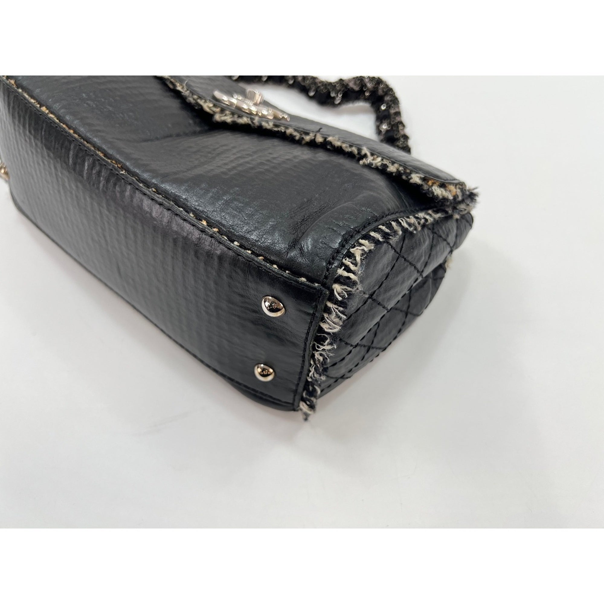 Chanel Black Shoulder Bag (Pre-Owned)