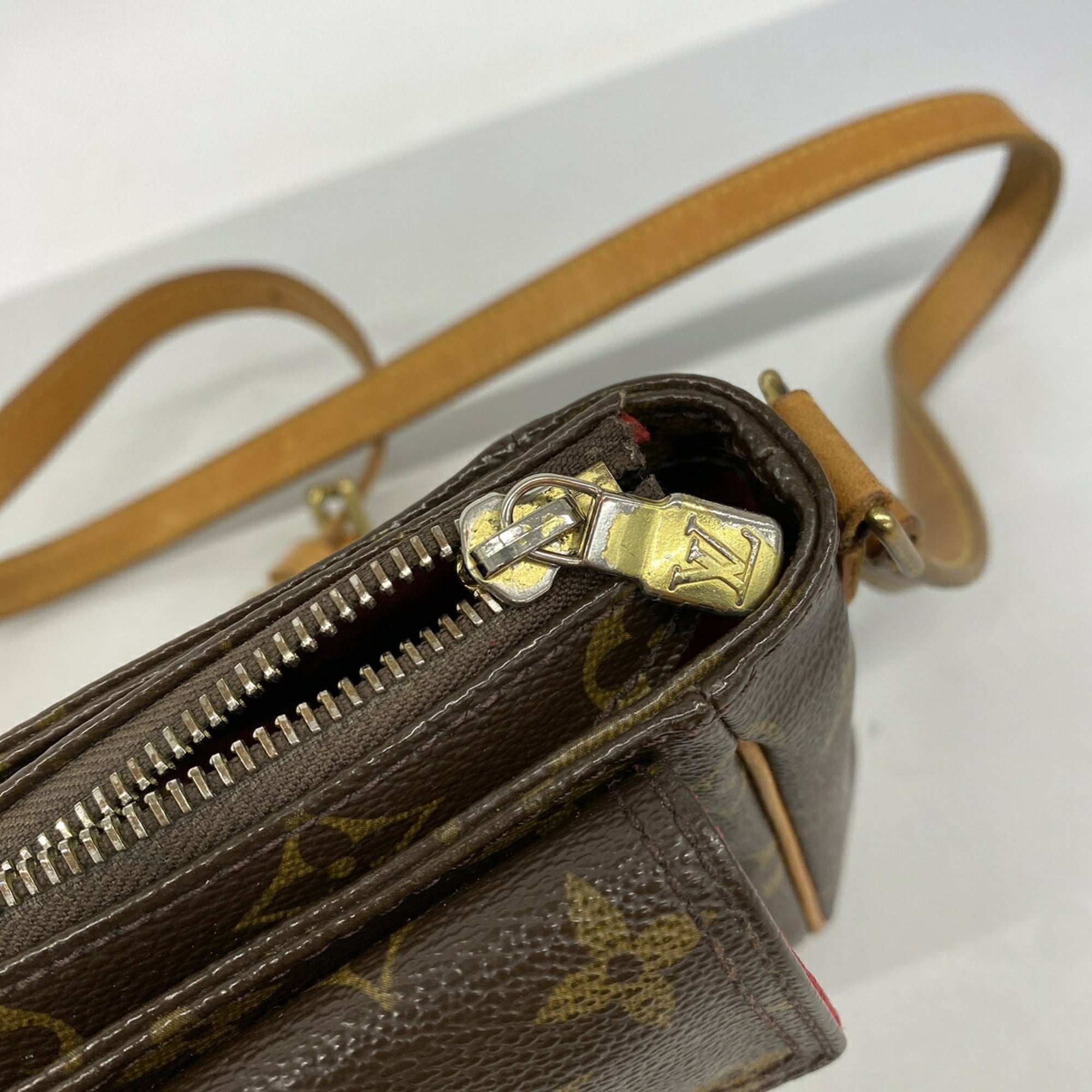 Louis Vuitton Brown Shoulder Bag (Pre-Owned)