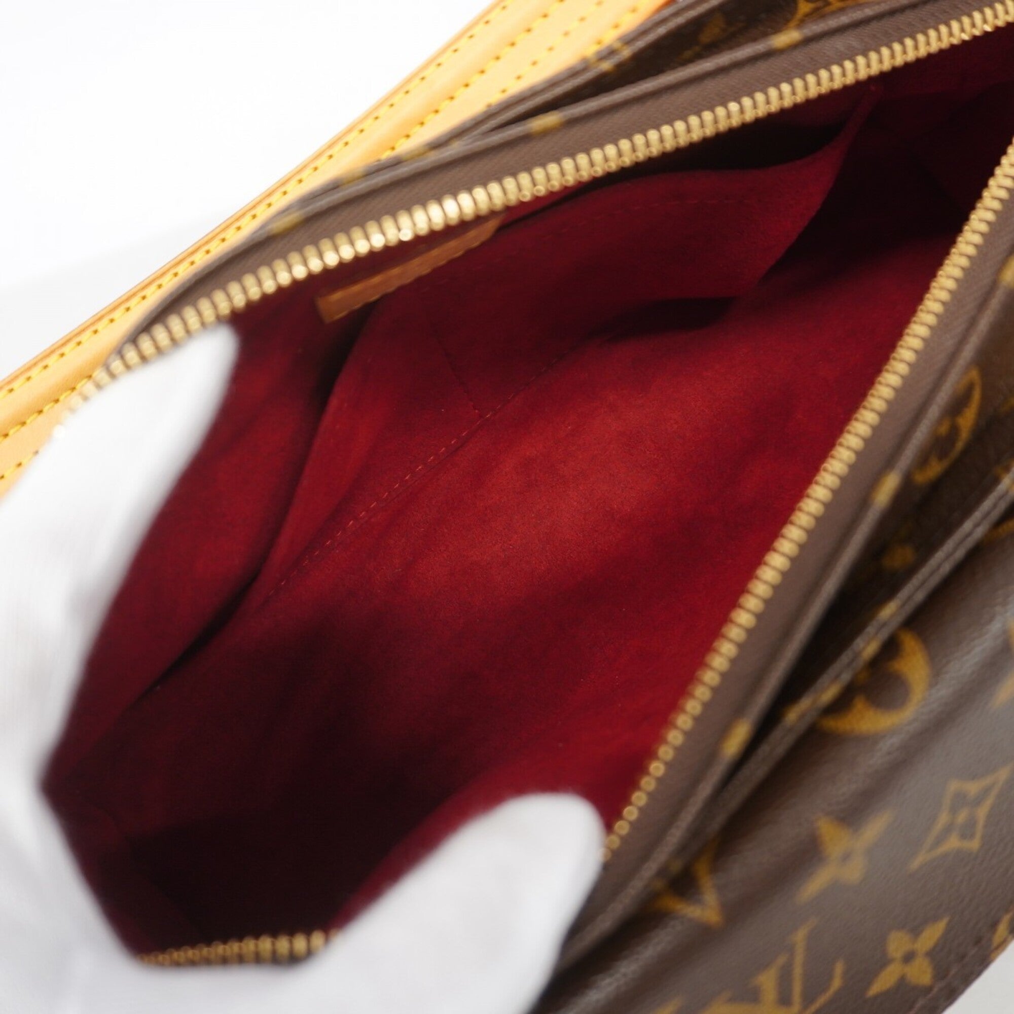 Louis Vuitton Brown Shoulder Bag (Pre-Owned)