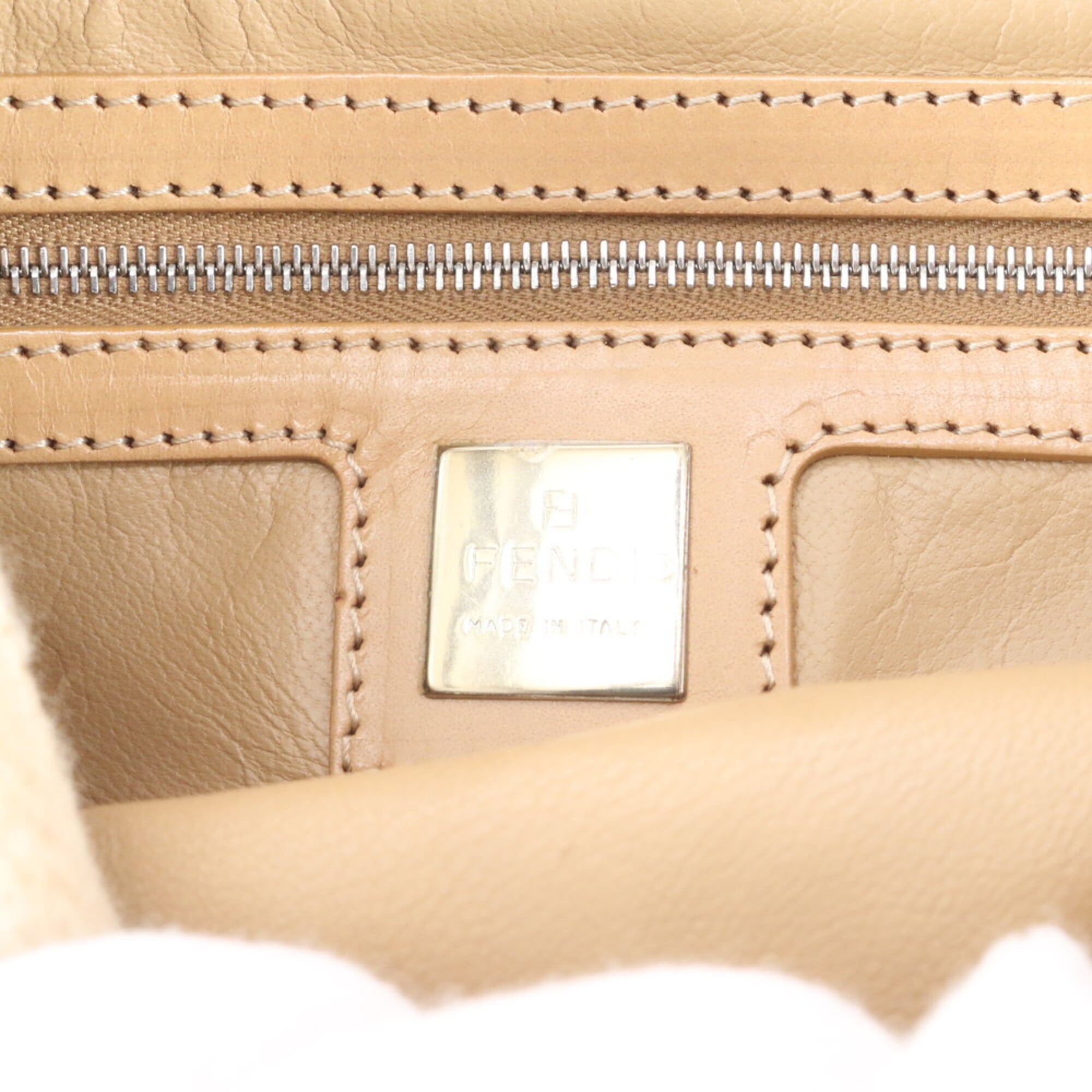 Fendi Beige Ivory Leather Shoulder Bag (Pre-Owned)
