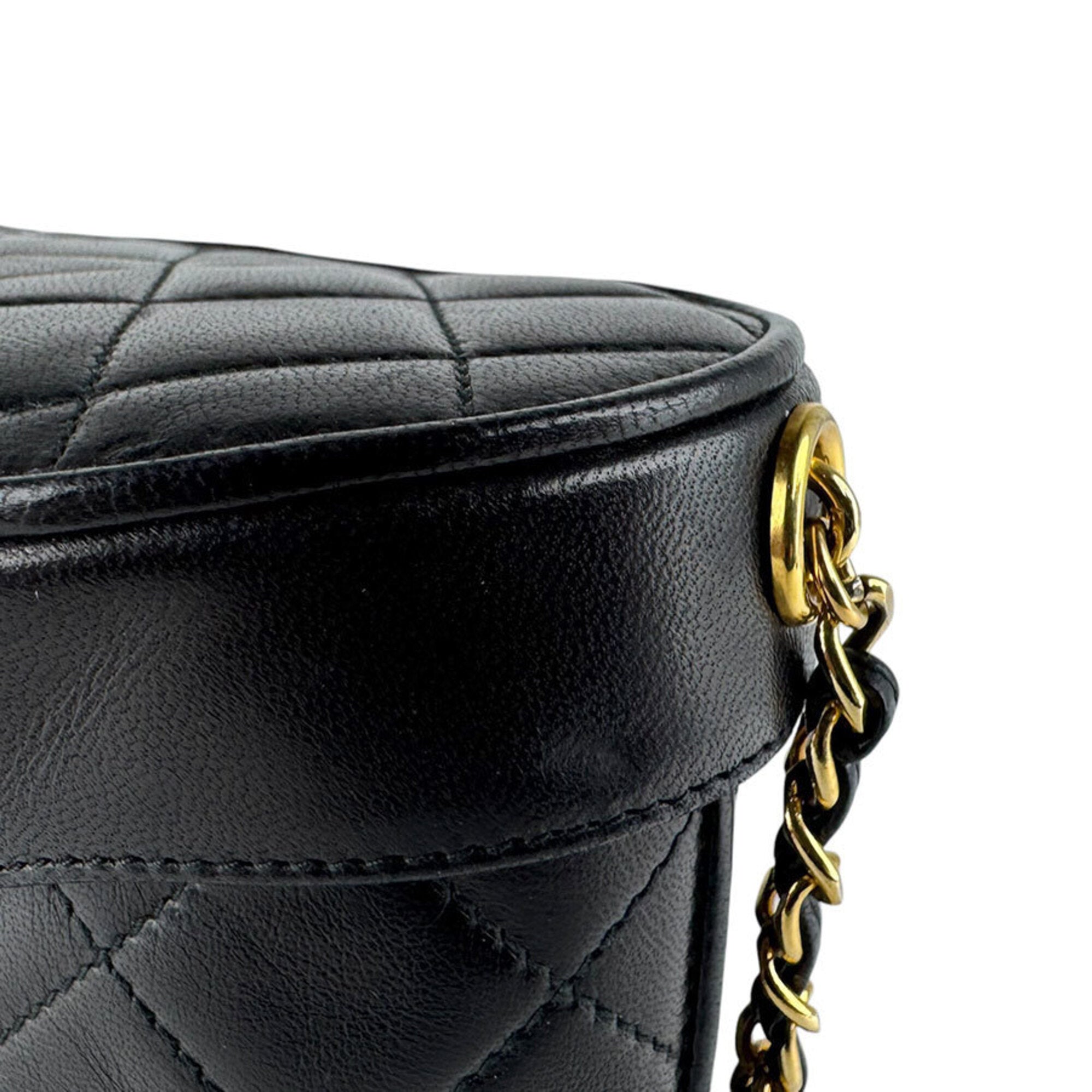 Chanel Black Leather Shoulder Bag (Pre-Owned)