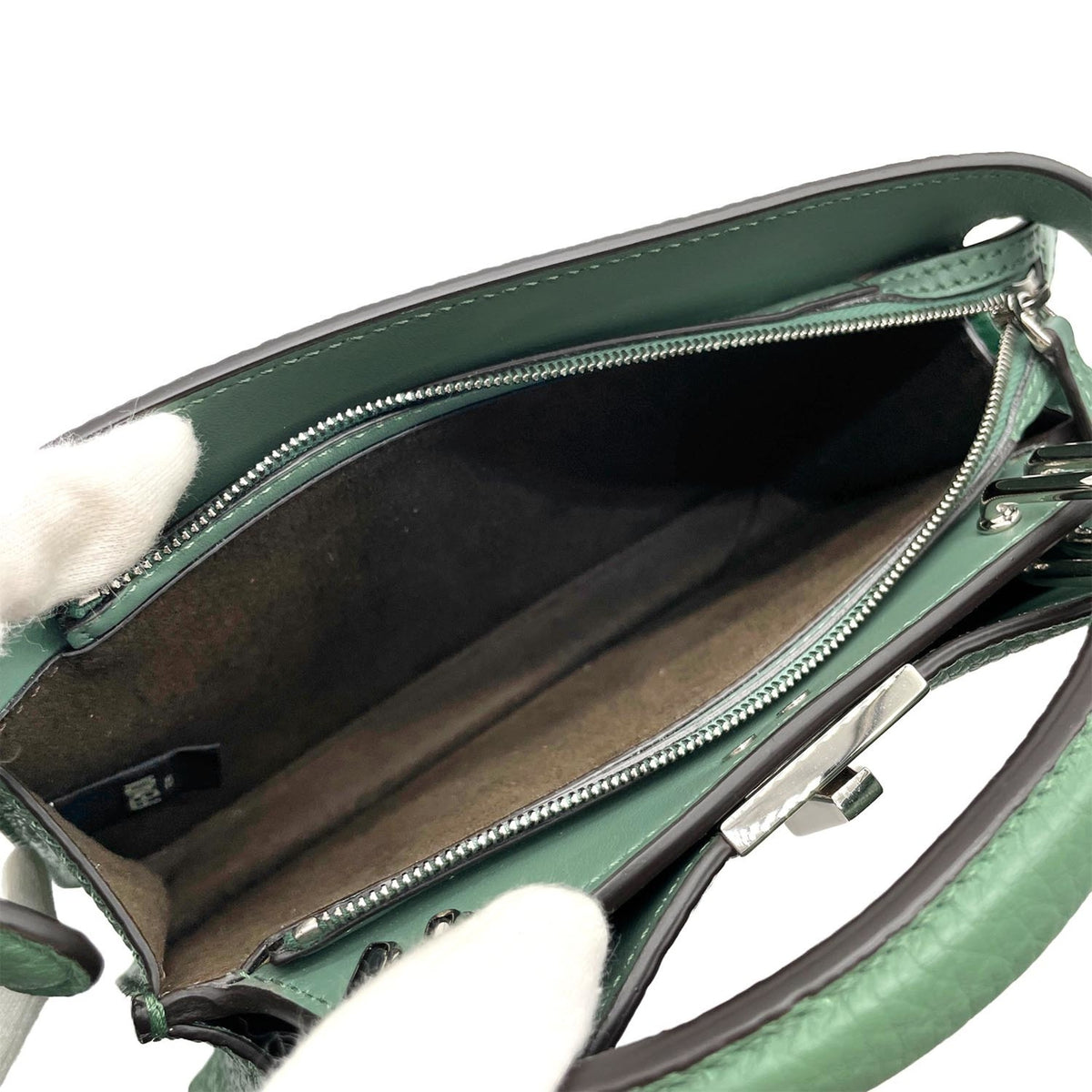 Fendi Green Leather Shoulder Bag (Pre-Owned)