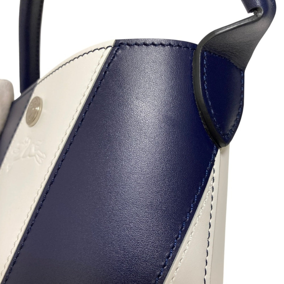 Longchamp Navy White Leather Crossbody Bag (Pre-Owned)