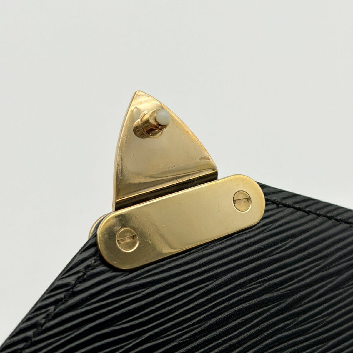 Louis Vuitton Noir Epi Leather Clutch Bag Pochette (Pre-Owned)