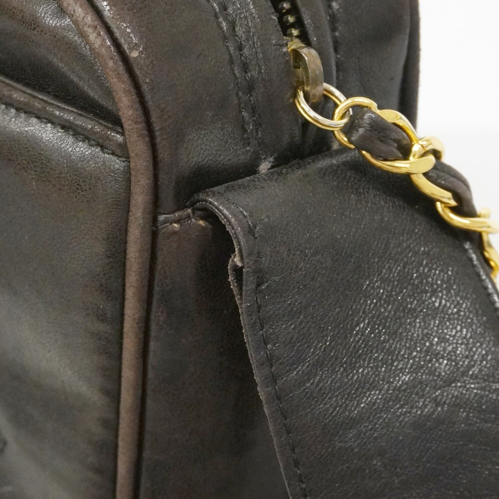 Chanel Black Leather Shoulder Bag (Pre-Owned)