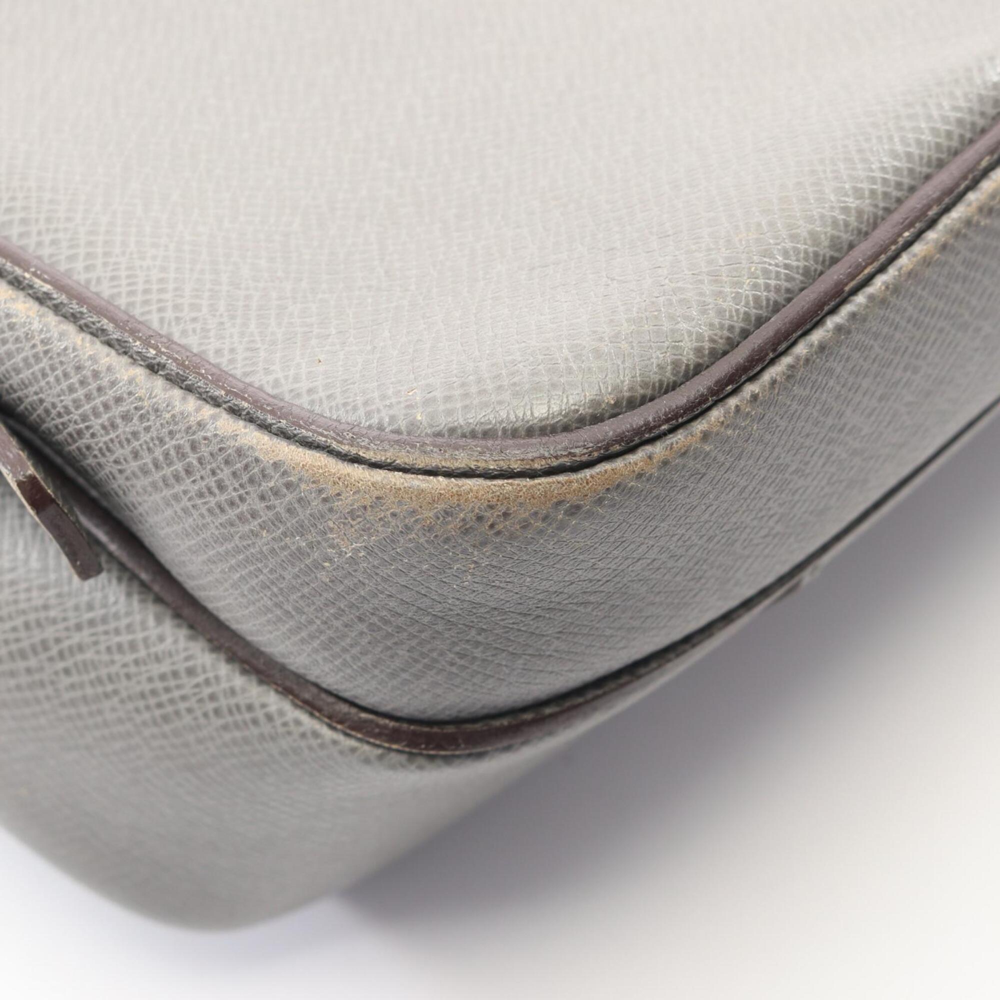 Louis Vuitton Glacier Gray Taiga Leather Handbag (Pre-Owned)