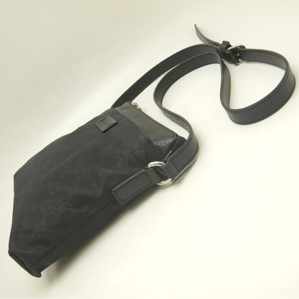 Gucci Black Nylon Leather Shoulder Bag (Pre-Owned)