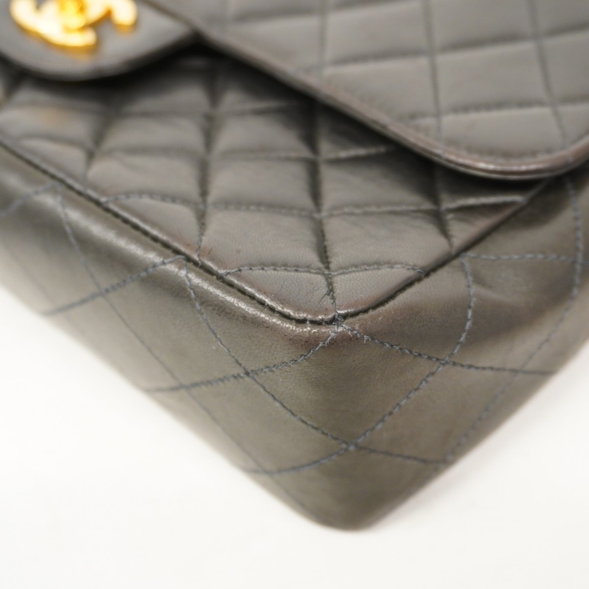 Chanel Black Leather Handbag (Pre-Owned)