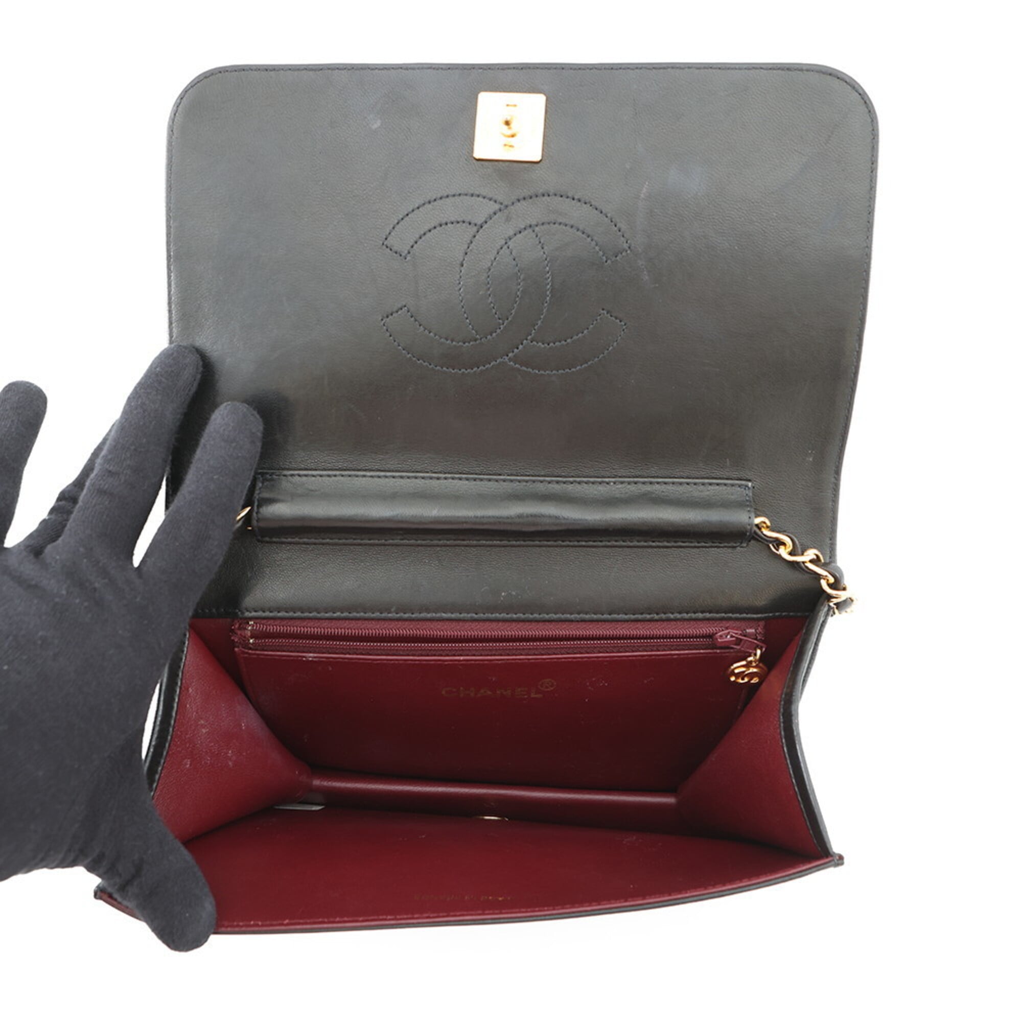 Chanel Black Leather Shoulder Bag (Pre-Owned)