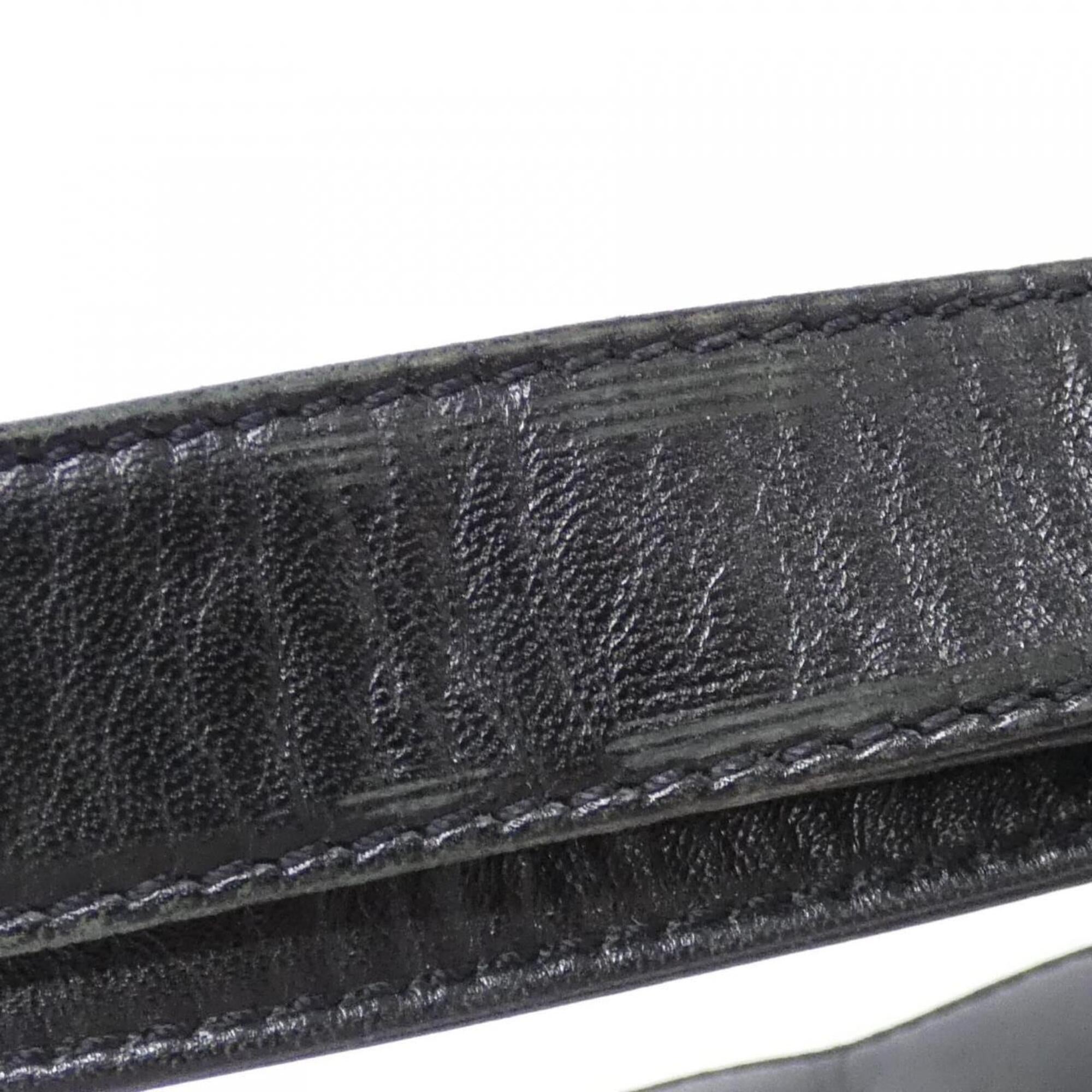 Chanel Black Leather Shoulder Bag (Pre-Owned)