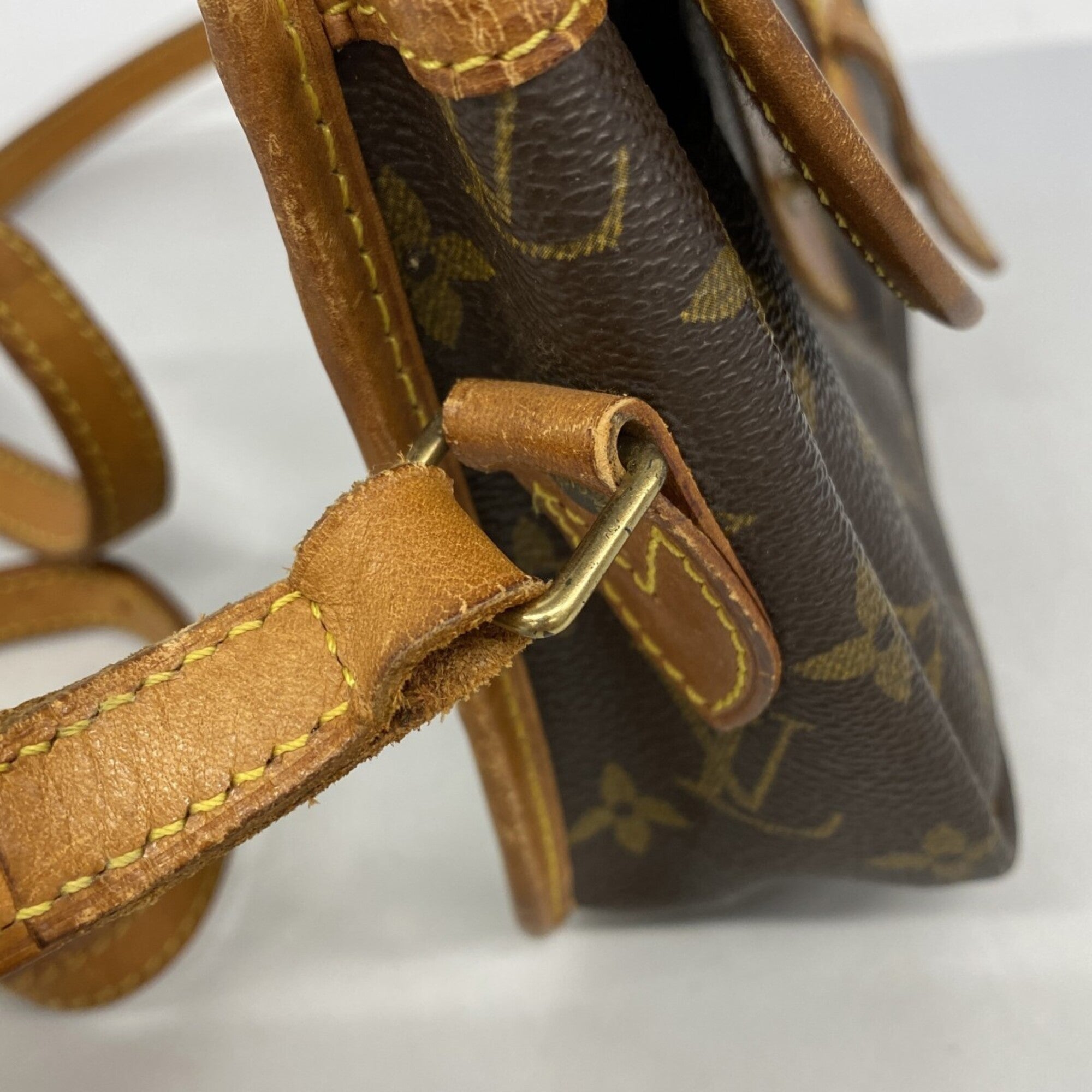 Louis Vuitton Brown Shoulder Bag (Pre-Owned)