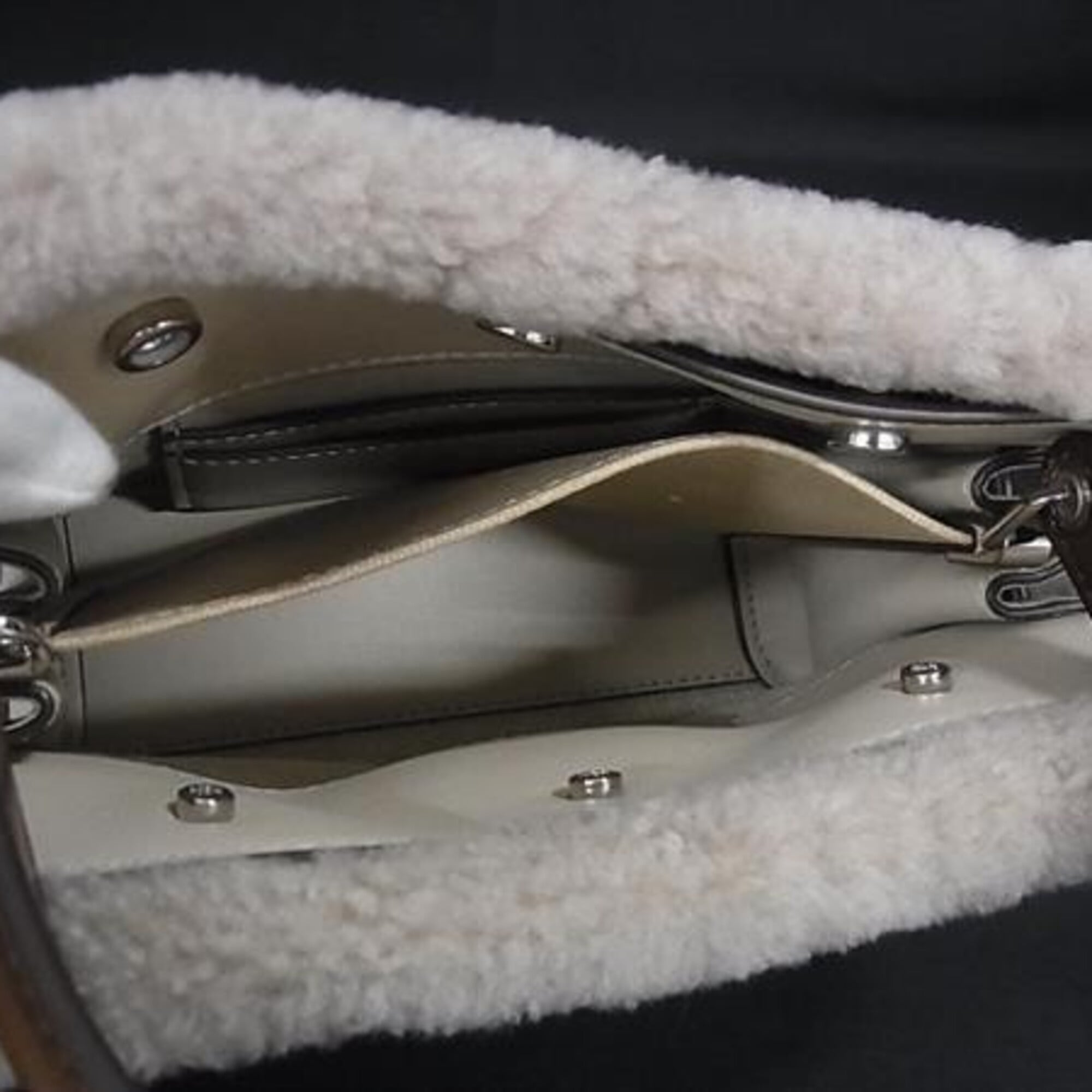Tory Burch Grayish Suede Handbag Shoulder Bag (Pre-Owned)