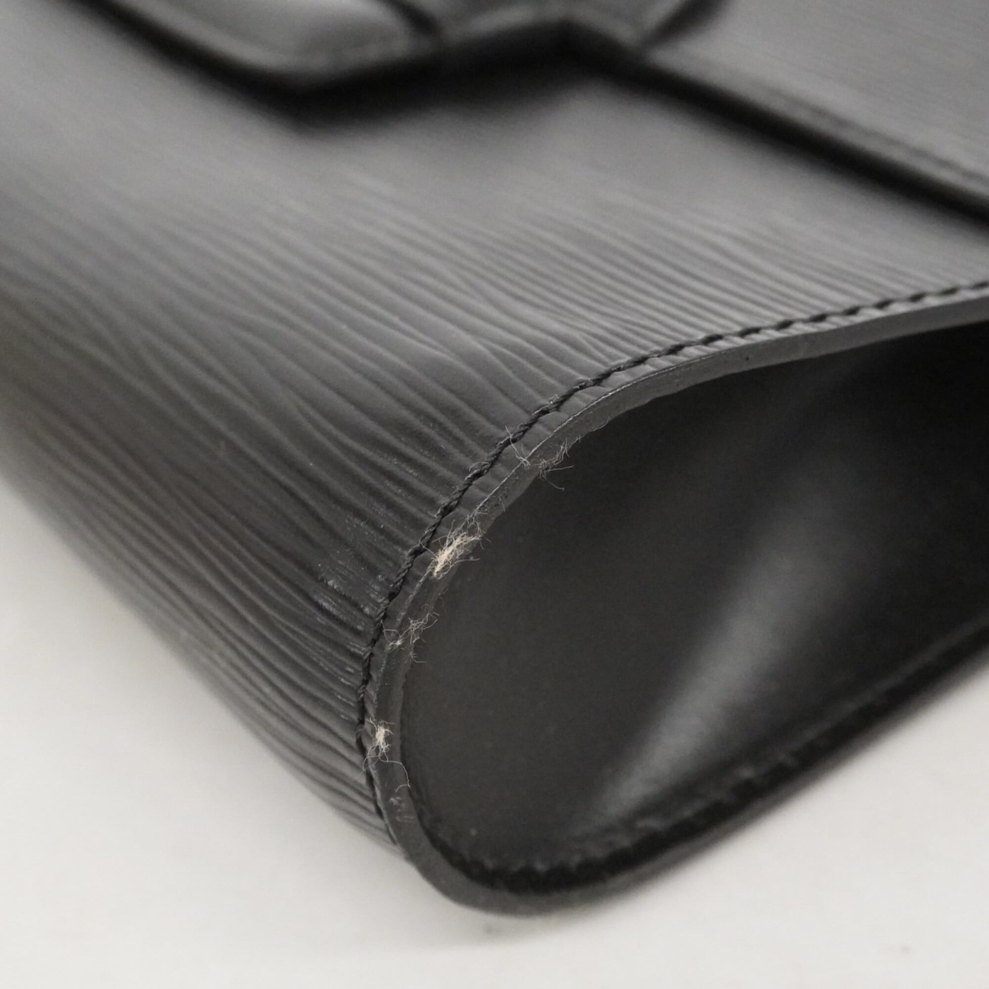 Louis Vuitton Noir Clutch Bag (Pre-Owned)