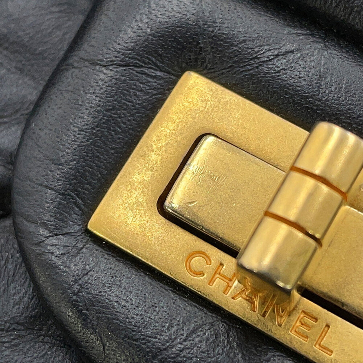 Chanel Black Leather Shoulder Bag (Pre-Owned)